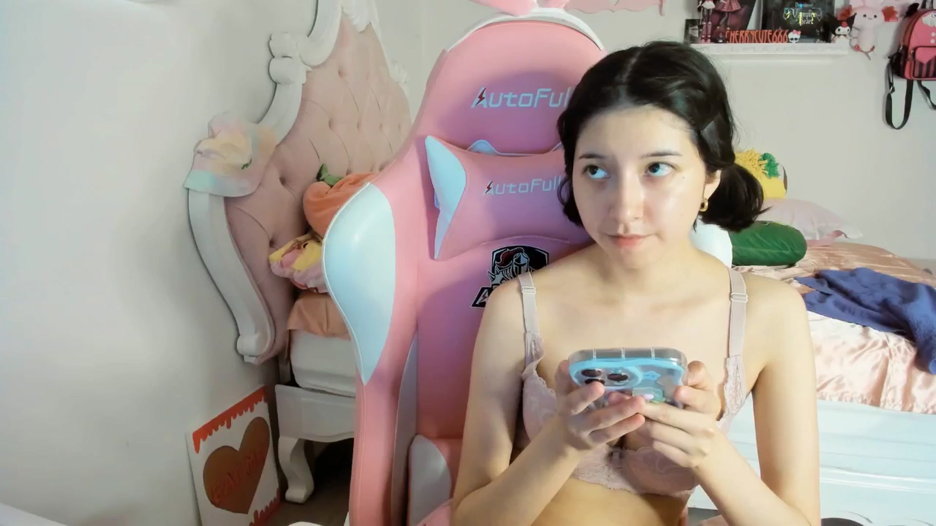 Gallery image thumbnail from Cherrycute666's myfreecams stream on, 07/27/2025, 09:20 image 3 of 20
