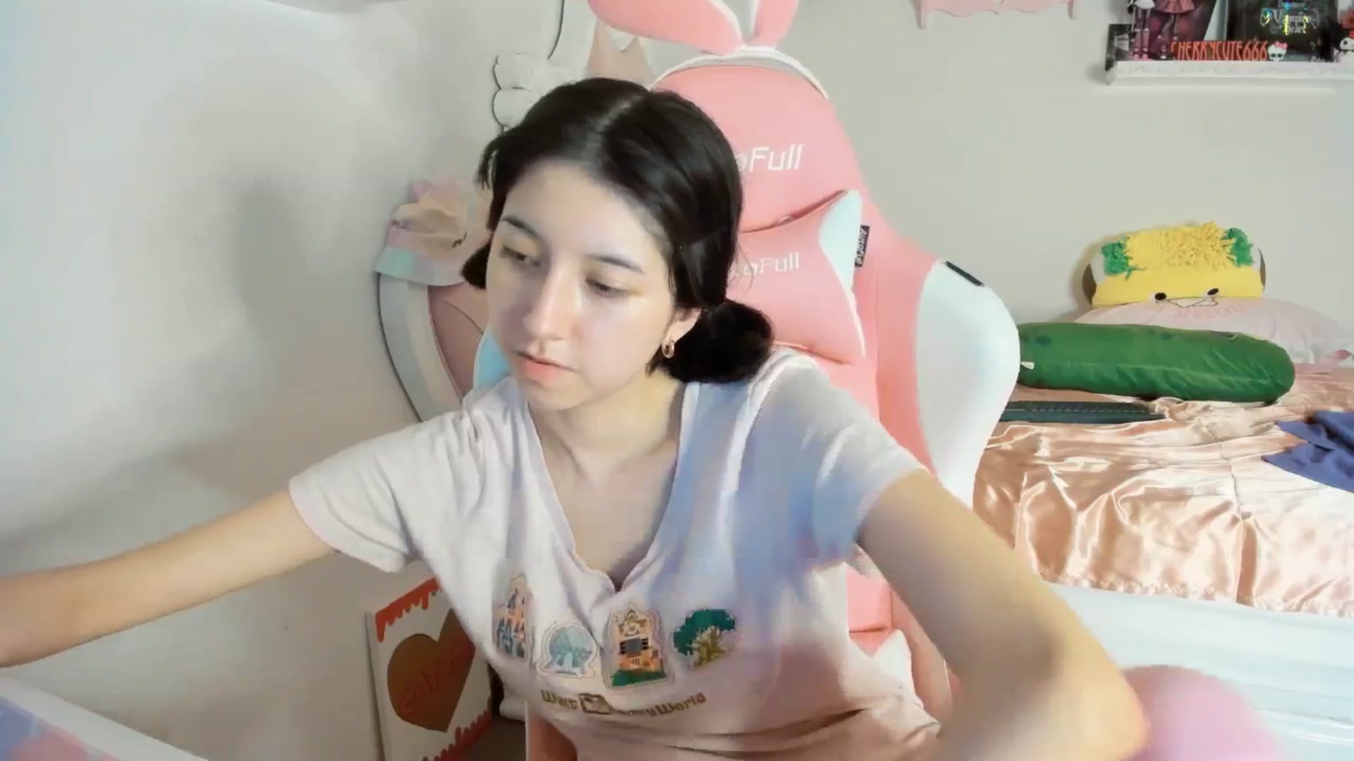Gallery image thumbnail from Cherrycute666's myfreecams stream on, 07/27/2025, 09:20 image 7 of 20