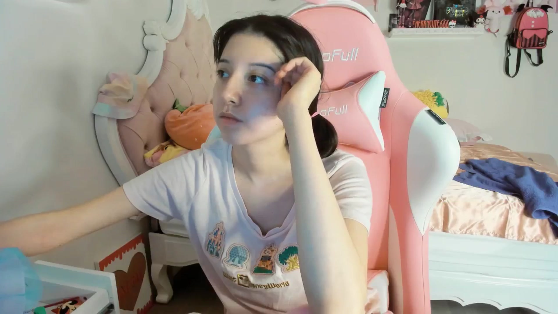 Gallery image thumbnail from Cherrycute666's myfreecams stream on, 07/27/2025, 09:20 image 5 of 20