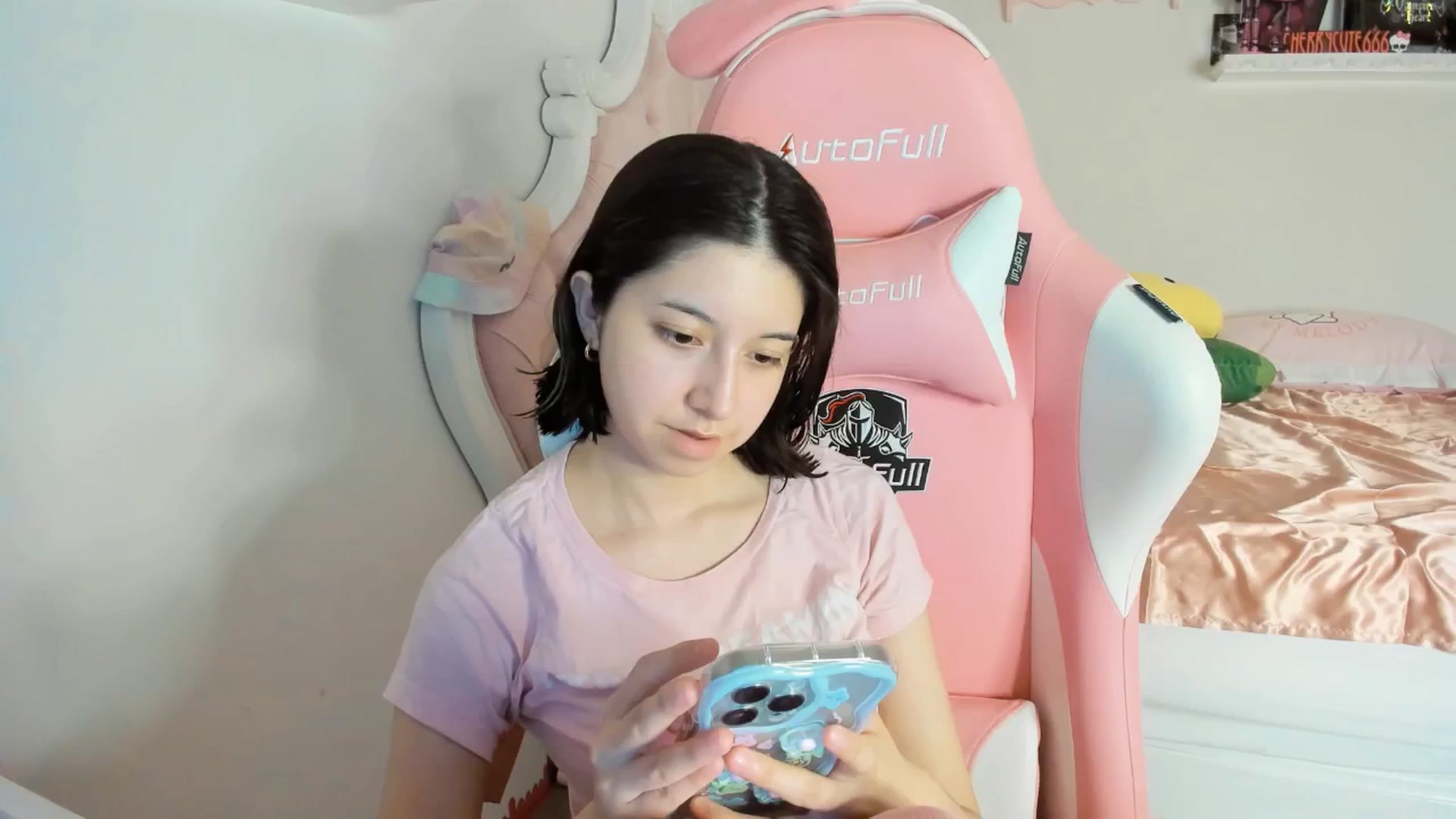 Gallery image thumbnail from Cherrycute666's myfreecams stream on, 07/27/2025, 10:59 image 17 of 20