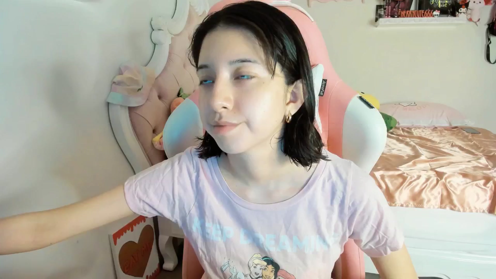 Gallery image thumbnail from Cherrycute666's myfreecams stream on, 07/27/2025, 10:59 image 1 of 20