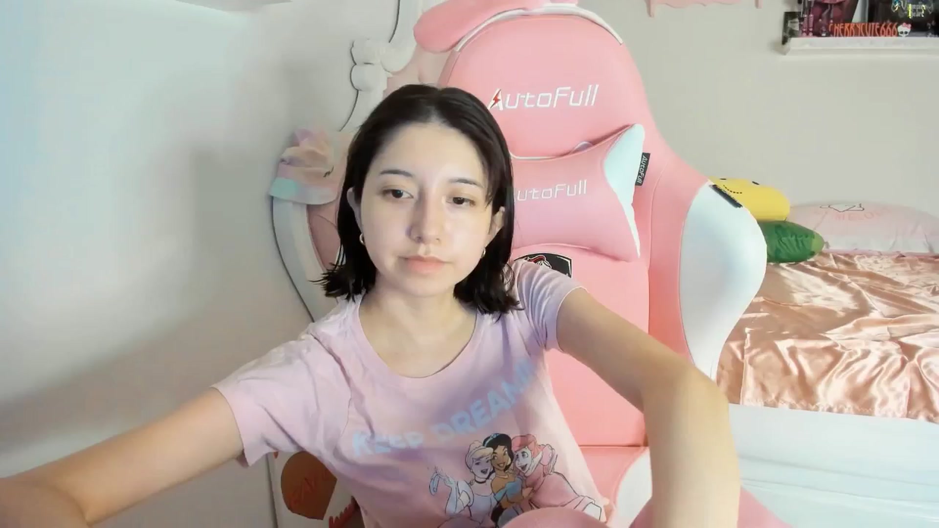 Gallery image thumbnail from Cherrycute666's myfreecams stream on, 07/27/2025, 10:59 image 12 of 20