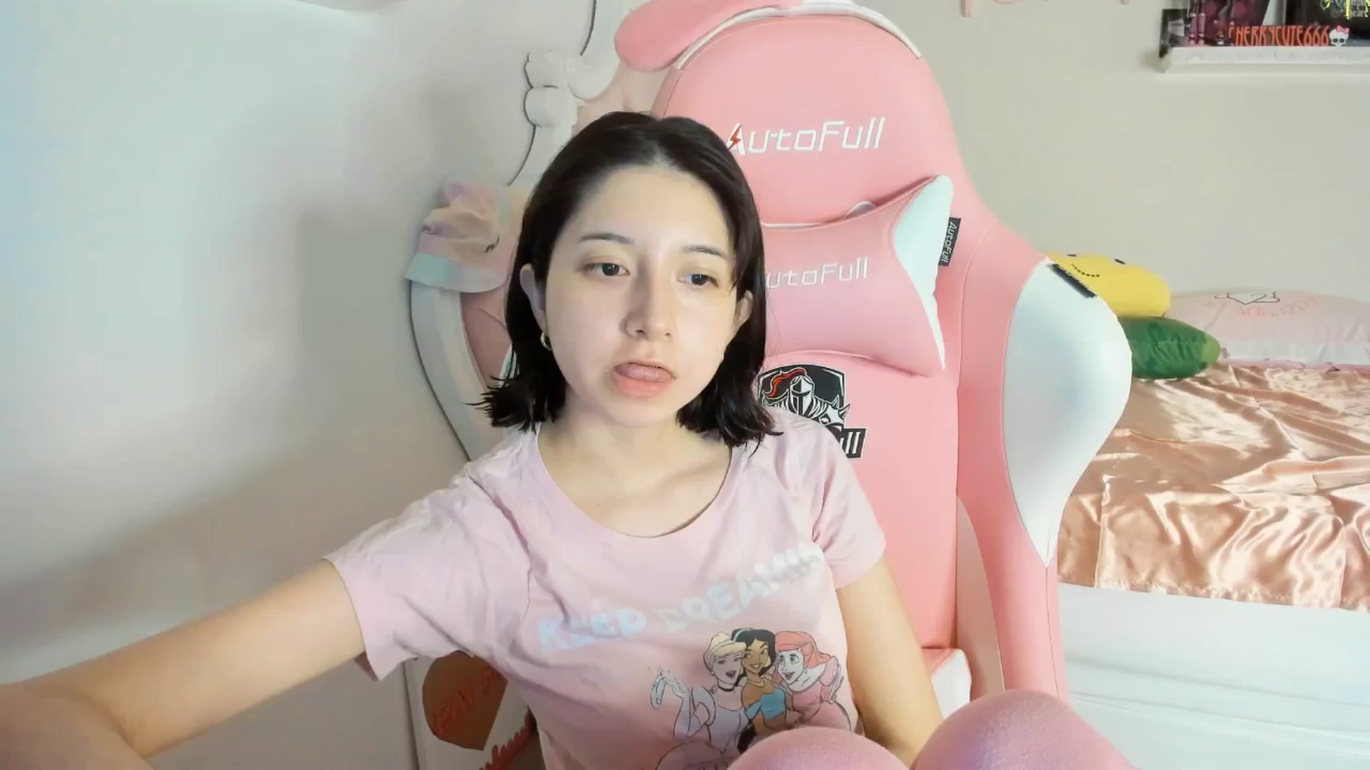 Gallery image thumbnail from Cherrycute666's myfreecams stream on, 07/27/2025, 10:59 image 10 of 20