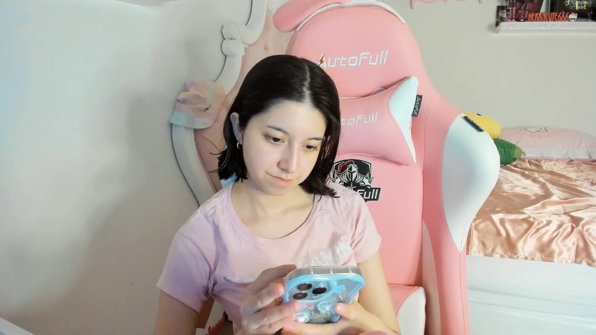 Gallery image thumbnail from Cherrycute666's myfreecams stream on, 07/27/2025, 10:59 image 20 of 20
