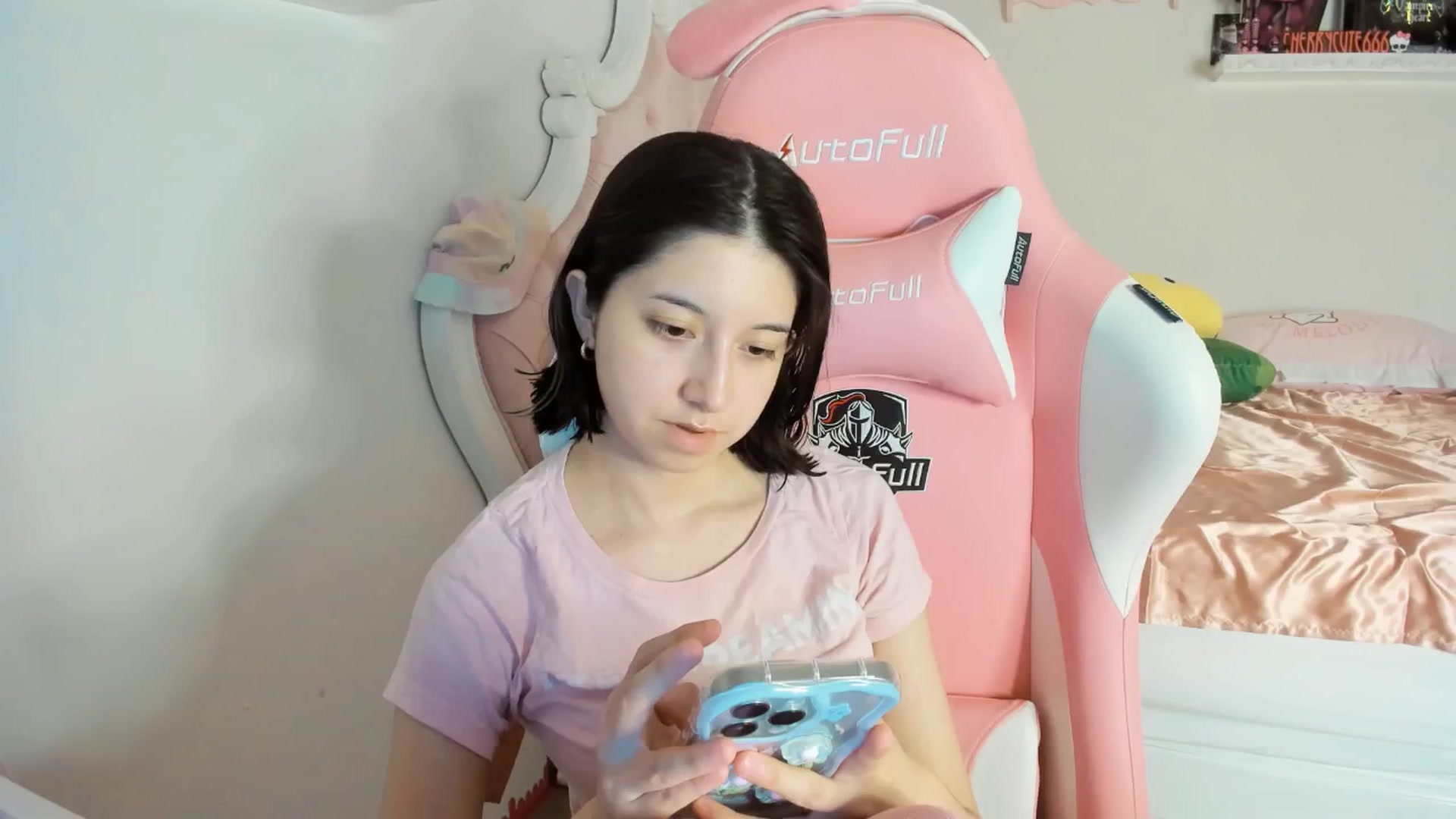 Gallery image thumbnail from Cherrycute666's myfreecams stream on, 07/27/2025, 10:59 image 16 of 20