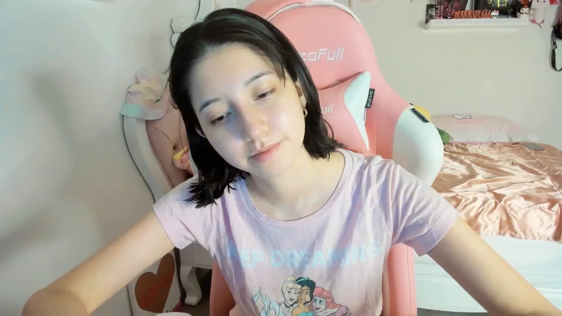 Gallery image thumbnail from Cherrycute666's myfreecams stream on, 07/27/2025, 10:59 image 5 of 20