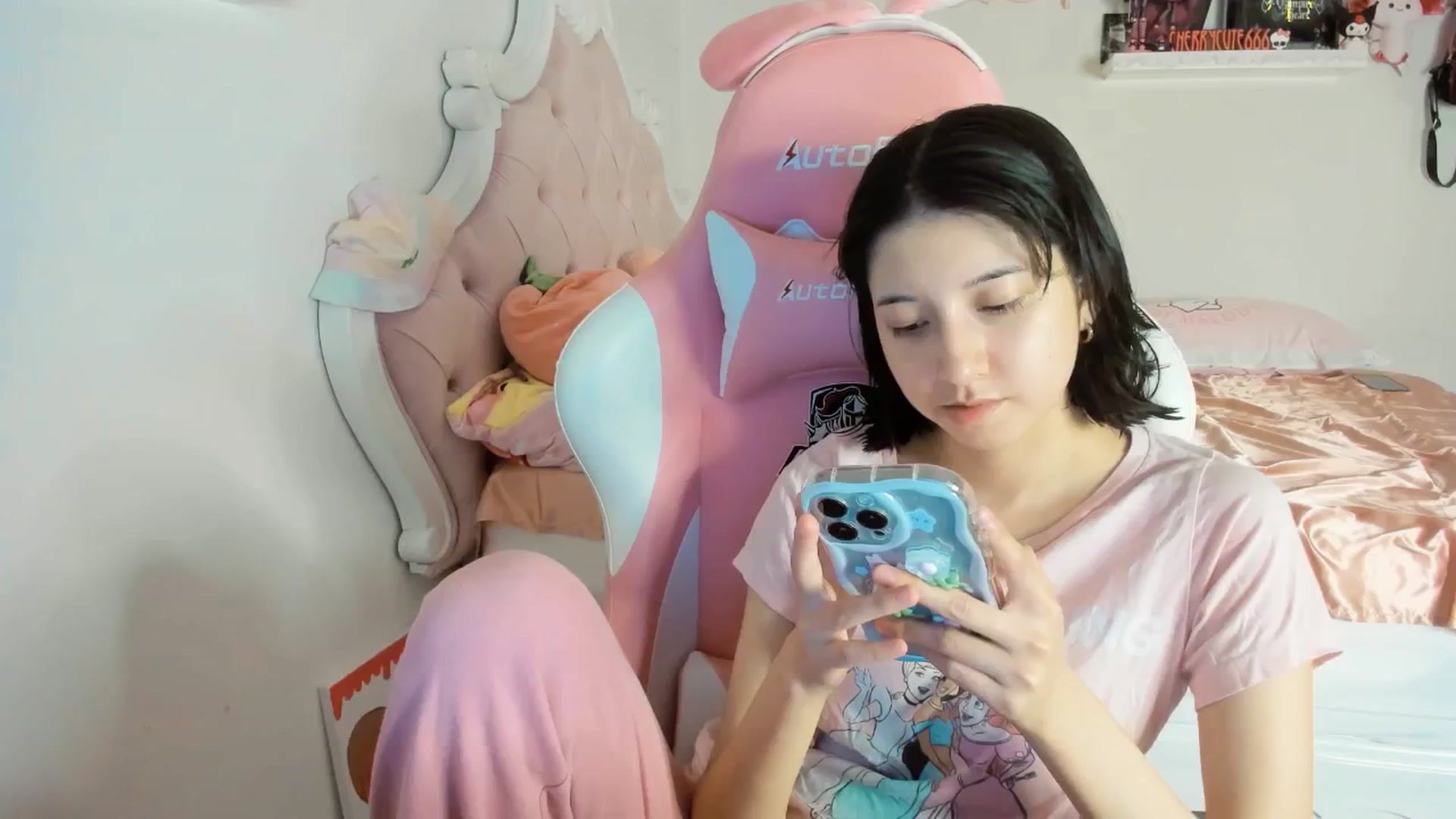 Gallery image thumbnail from Cherrycute666's myfreecams stream on, 07/27/2025, 10:59 image 7 of 20