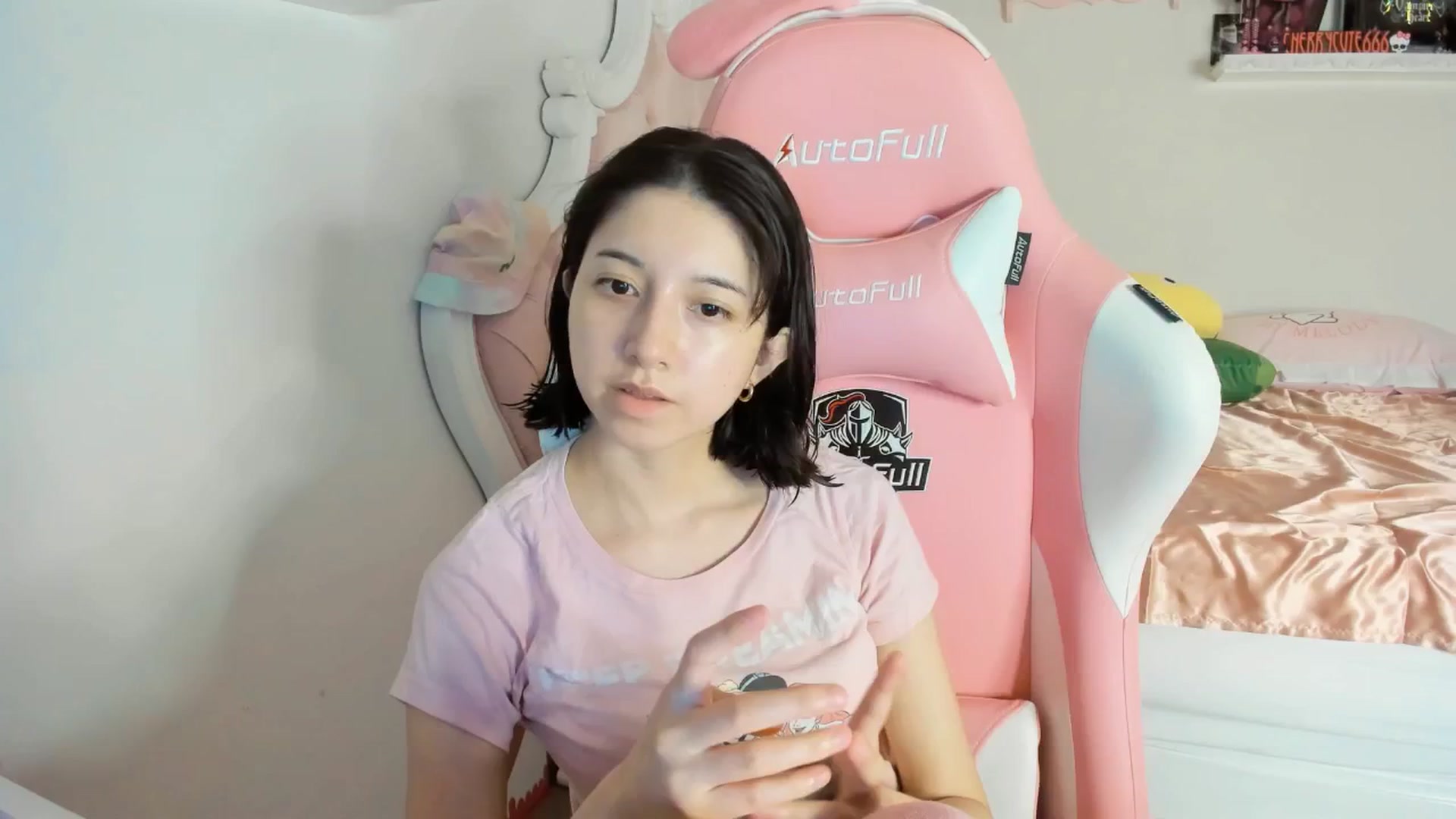 Gallery image thumbnail from Cherrycute666's myfreecams stream on, 07/27/2025, 10:59 image 15 of 20