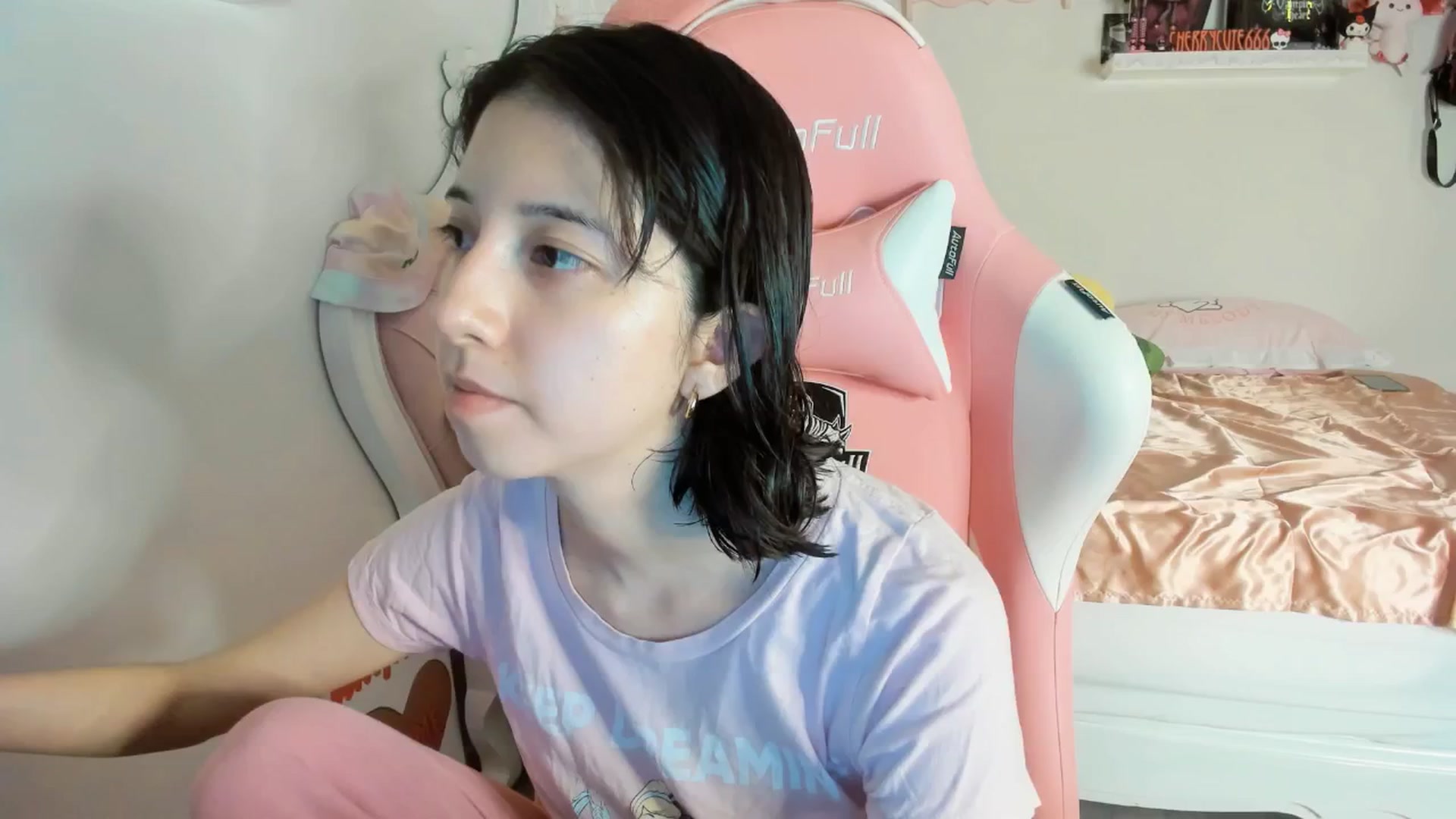 Gallery image thumbnail from Cherrycute666's myfreecams stream on, 07/27/2025, 10:59 image 9 of 20