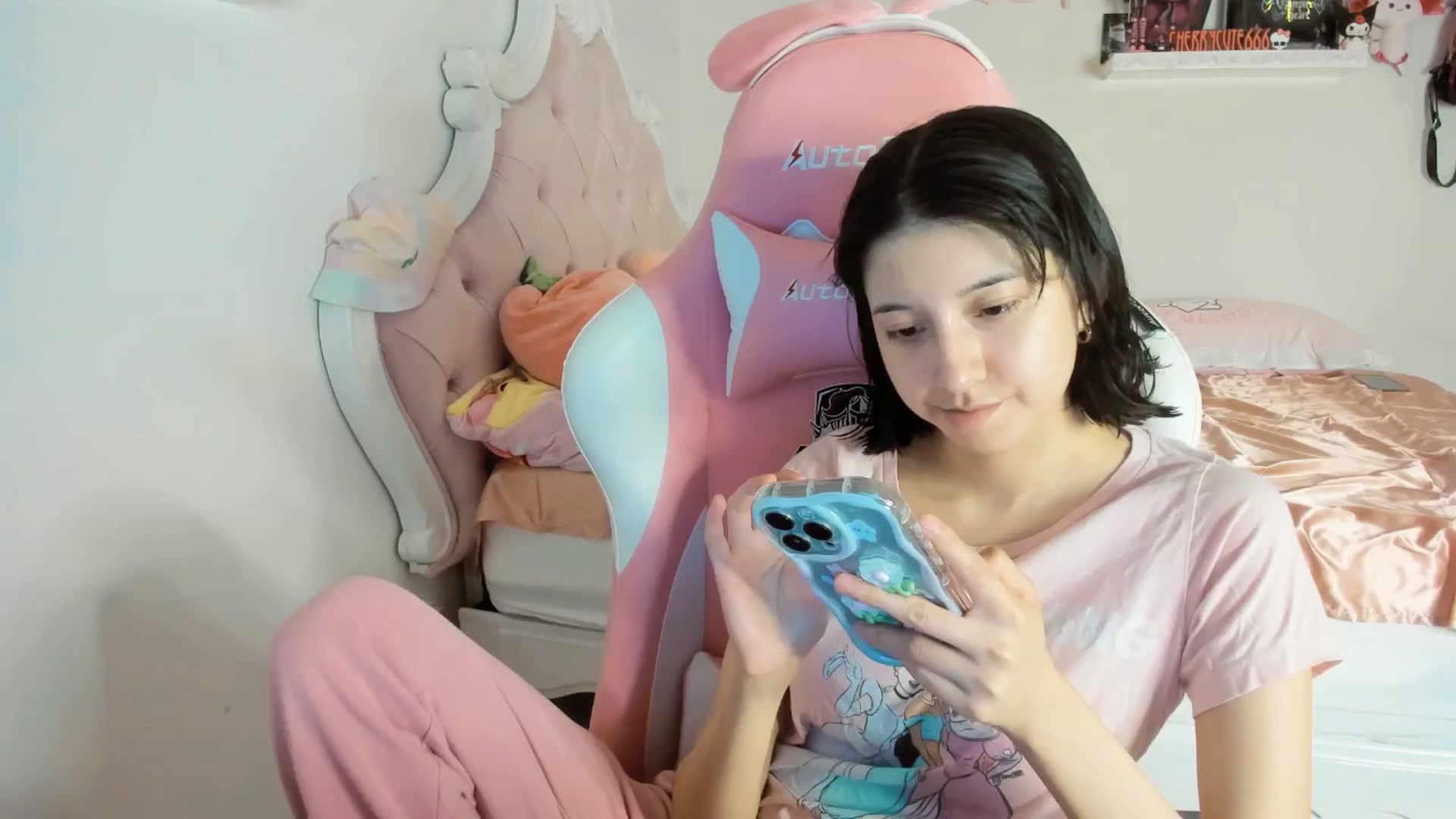 Gallery image thumbnail from Cherrycute666's myfreecams stream on, 07/27/2025, 10:59 image 8 of 20