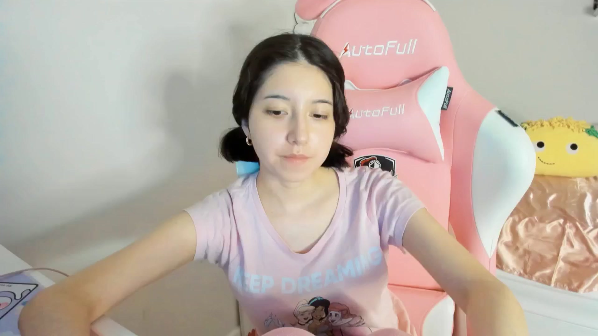 Gallery image thumbnail from Cherrycute666's myfreecams stream on, 07/28/2025, 02:39 image 8 of 20