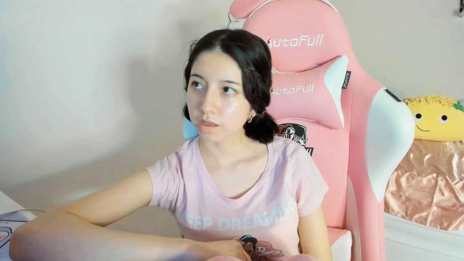 Gallery image thumbnail from Cherrycute666's myfreecams stream on, 07/28/2025, 02:39 image 11 of 20