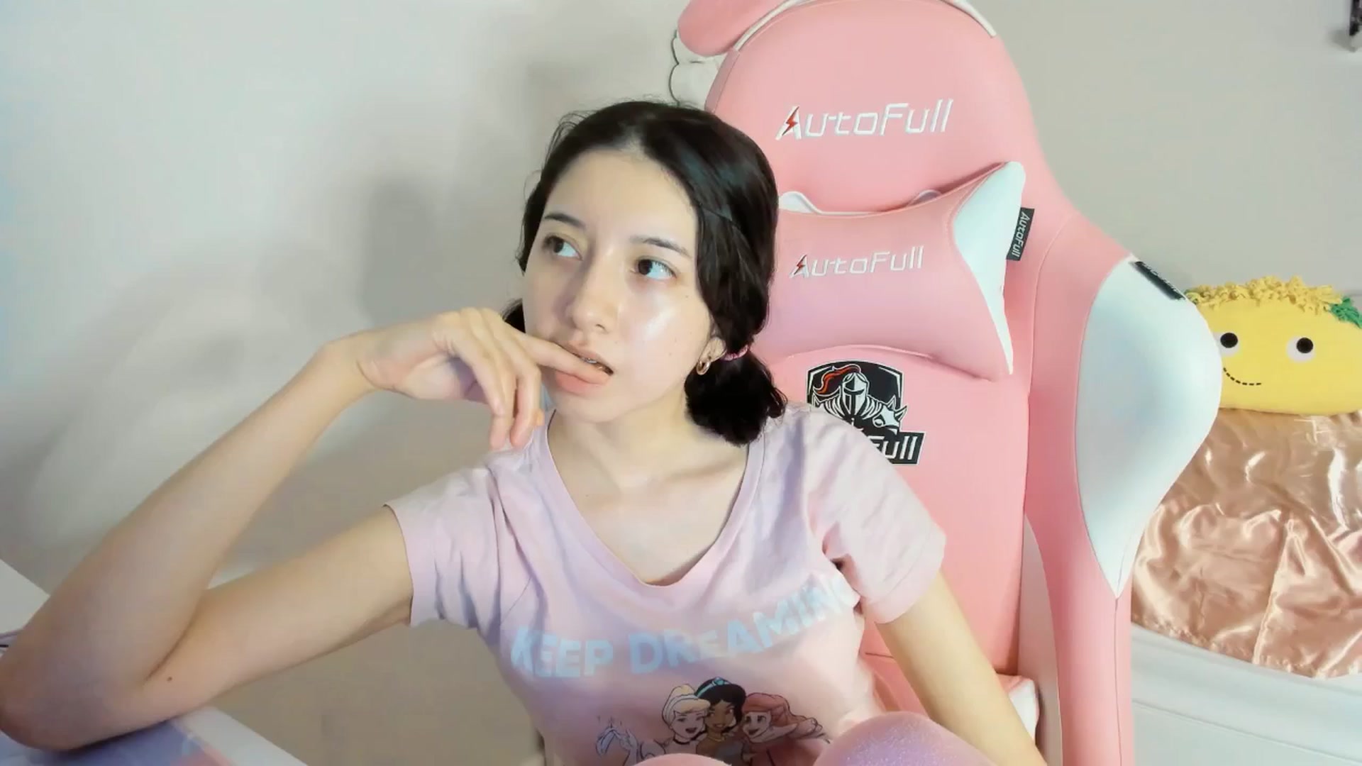 Gallery image thumbnail from Cherrycute666's myfreecams stream on, 07/28/2025, 02:39 image 3 of 20