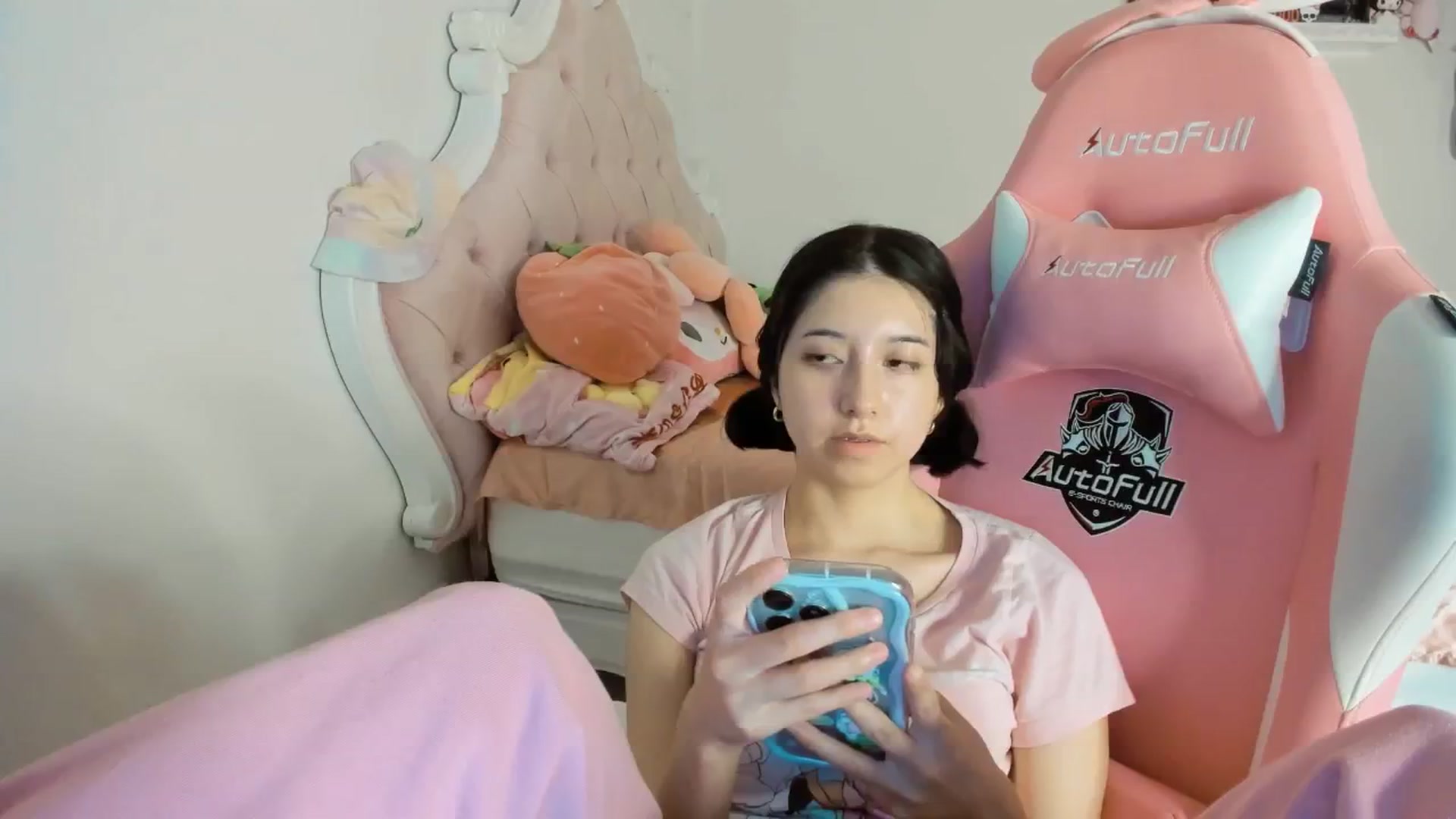 Gallery image thumbnail from Cherrycute666's myfreecams stream on, 07/28/2025, 05:22 image 16 of 20