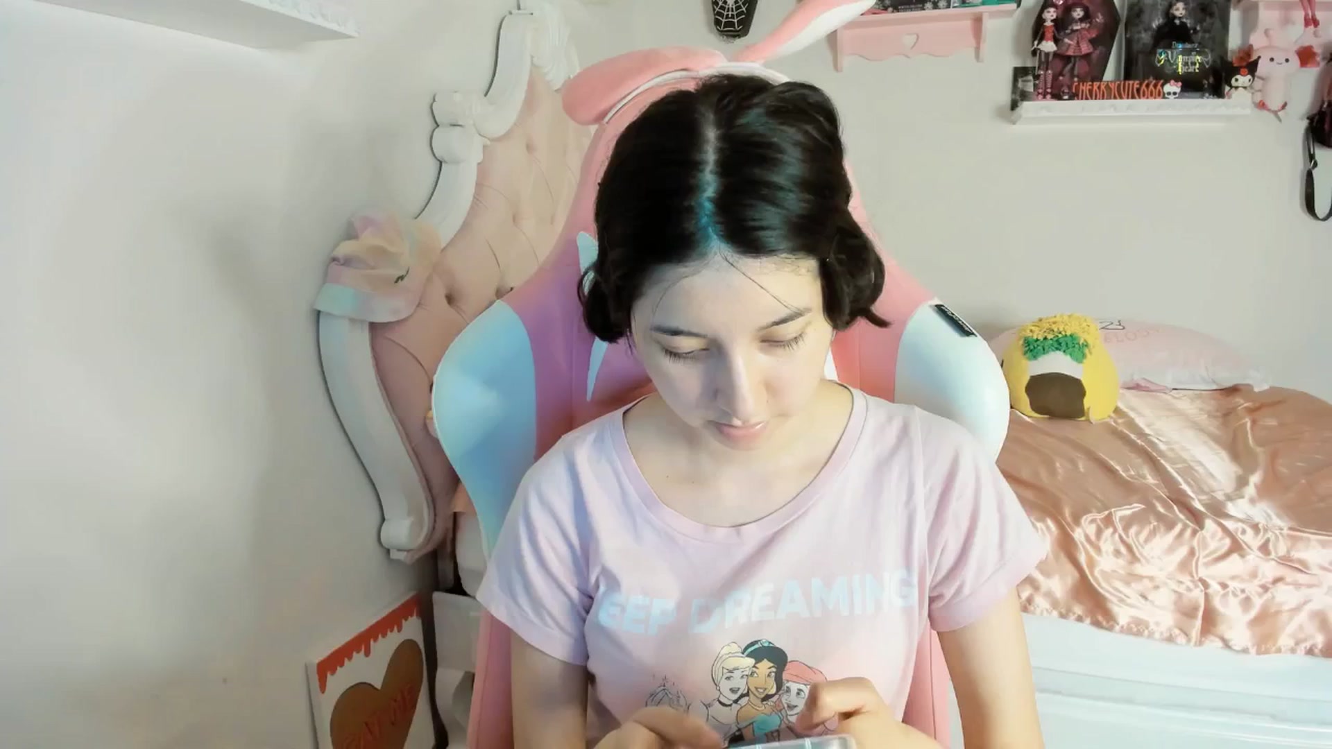 Gallery image thumbnail from Cherrycute666's myfreecams stream on, 07/28/2025, 05:22 image 2 of 20
