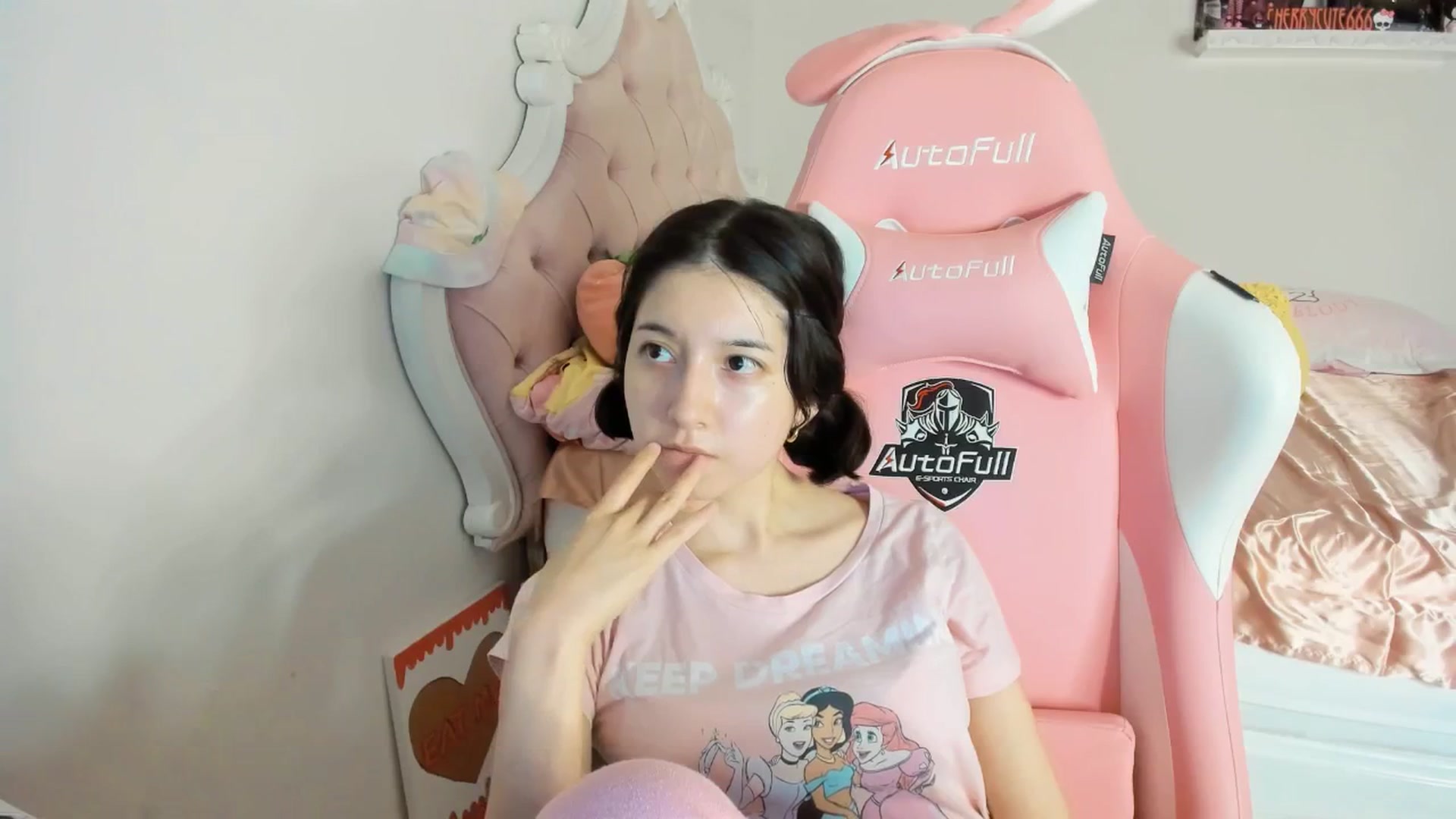 Gallery image thumbnail from Cherrycute666's myfreecams stream on, 07/28/2025, 05:22 image 11 of 20