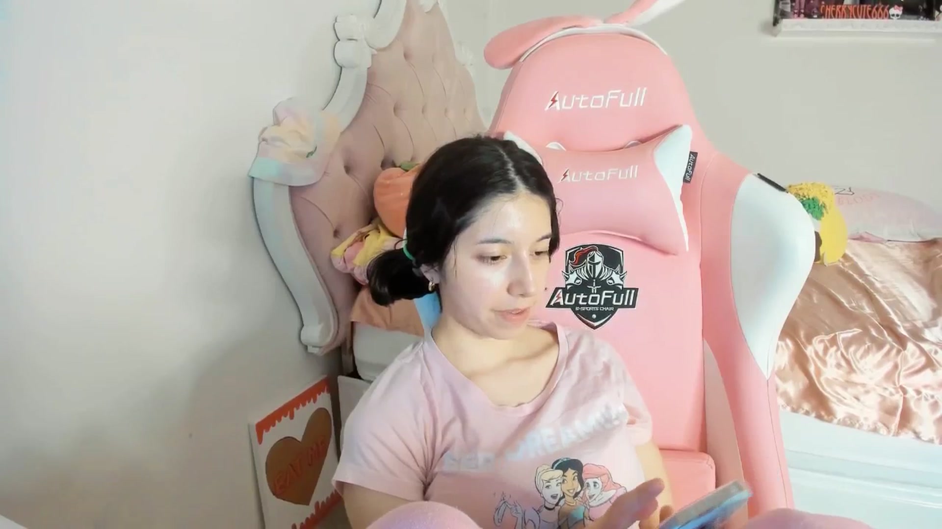 Gallery image thumbnail from Cherrycute666's myfreecams stream on, 07/28/2025, 05:22 image 13 of 20