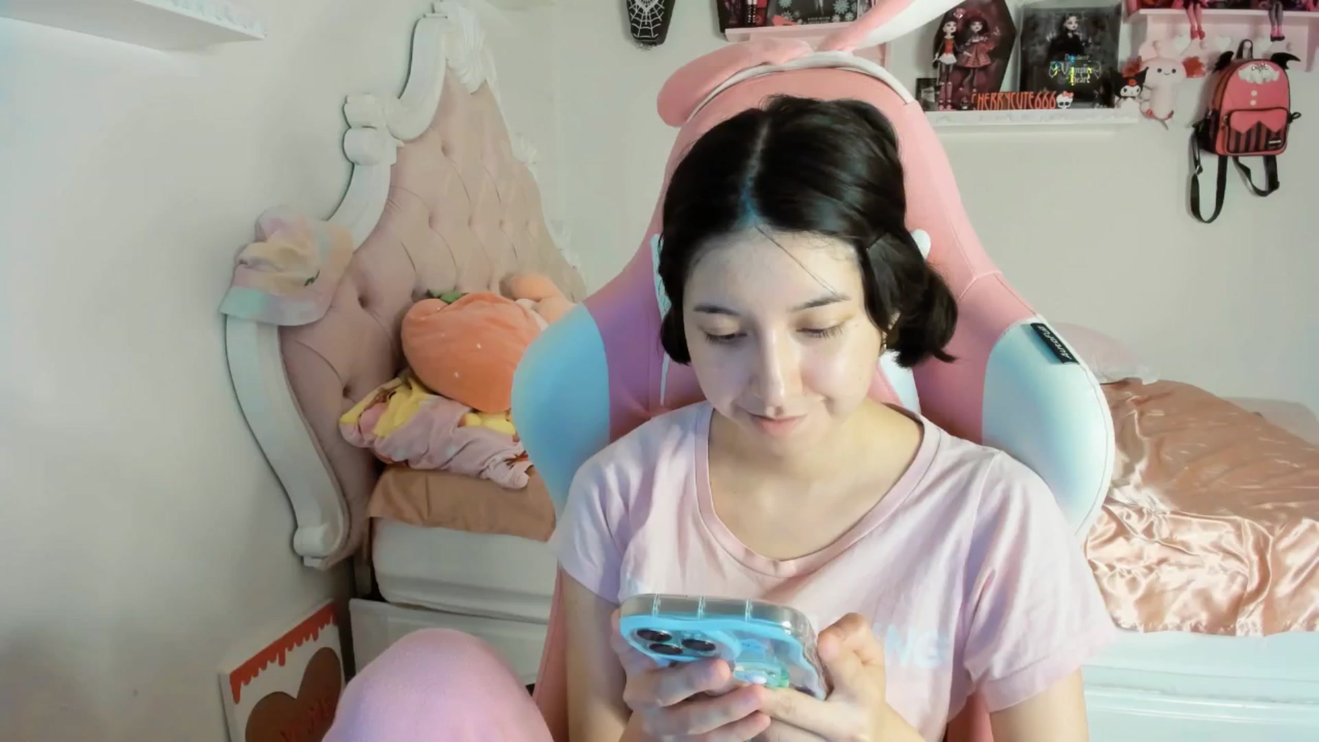 Gallery image thumbnail from Cherrycute666's myfreecams stream on, 07/28/2025, 05:22 image 7 of 20