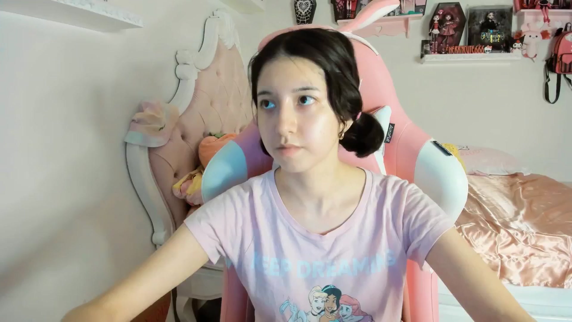 Gallery image thumbnail from Cherrycute666's myfreecams stream on, 07/28/2025, 05:22 image 5 of 20