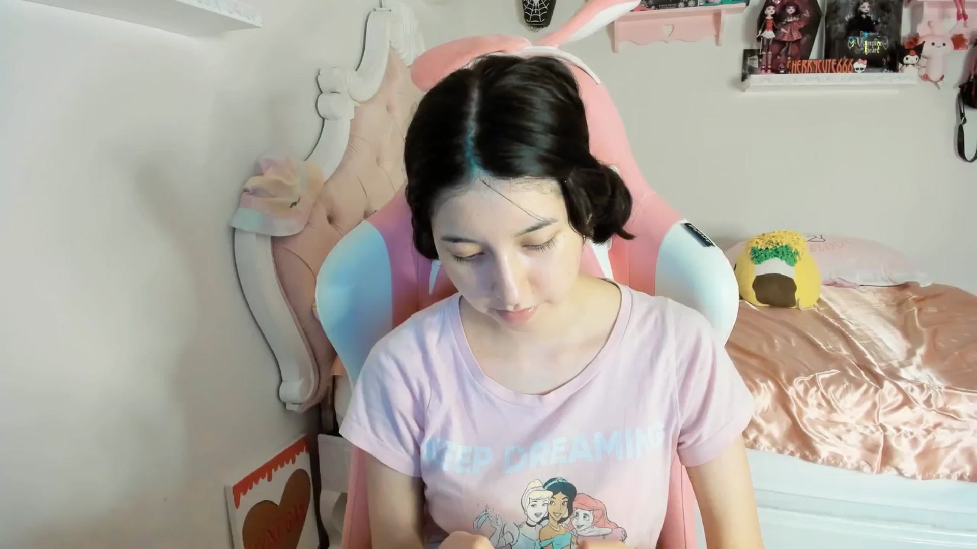 Gallery image thumbnail from Cherrycute666's myfreecams stream on, 07/28/2025, 05:22 image 1 of 20