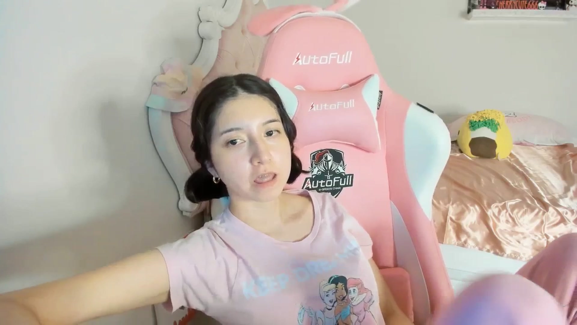 Gallery image thumbnail from Cherrycute666's myfreecams stream on, 07/28/2025, 05:22 image 10 of 20