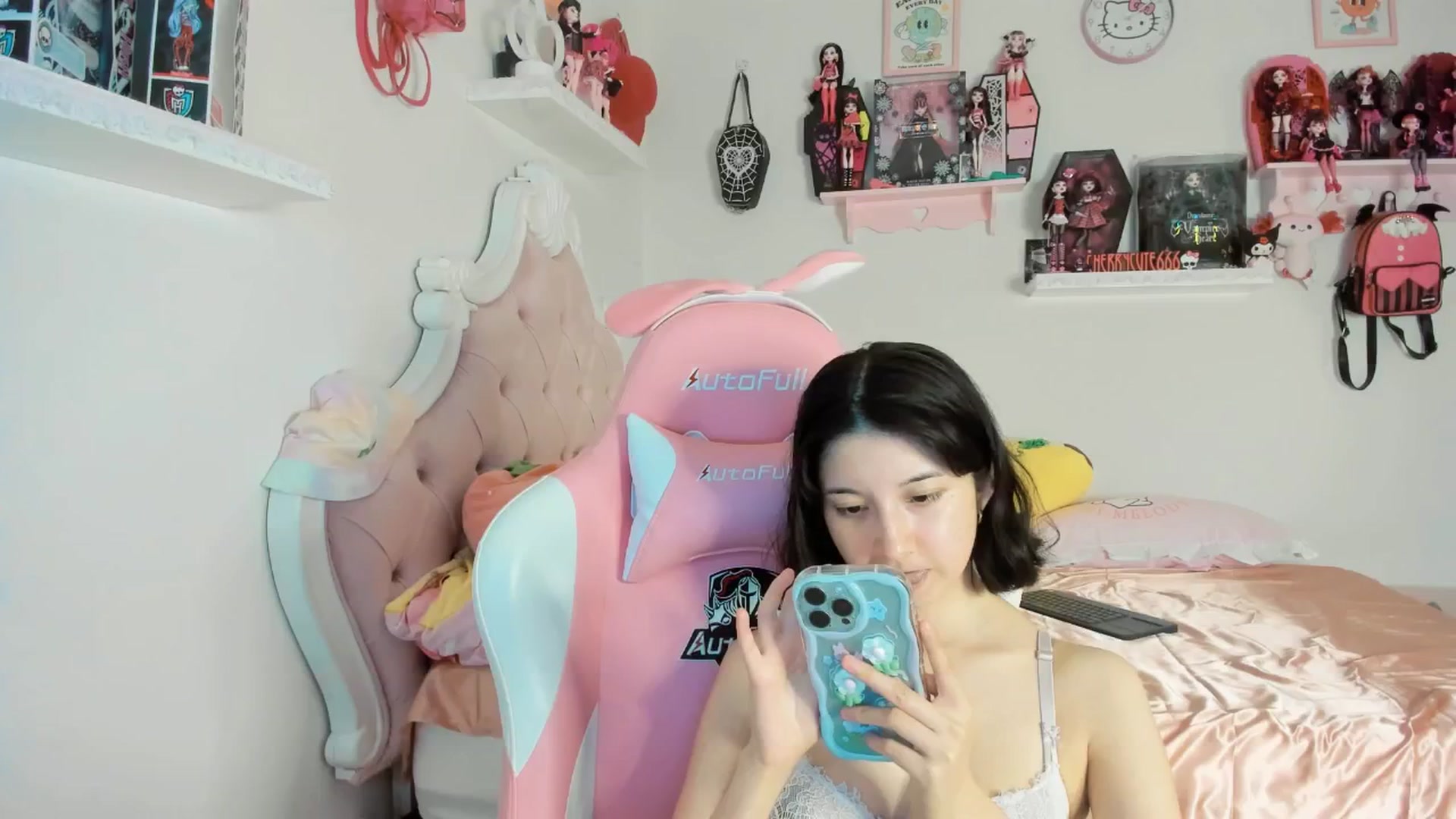Gallery image thumbnail from Cherrycute666's myfreecams stream on, 07/28/2025, 07:37 image 7 of 20