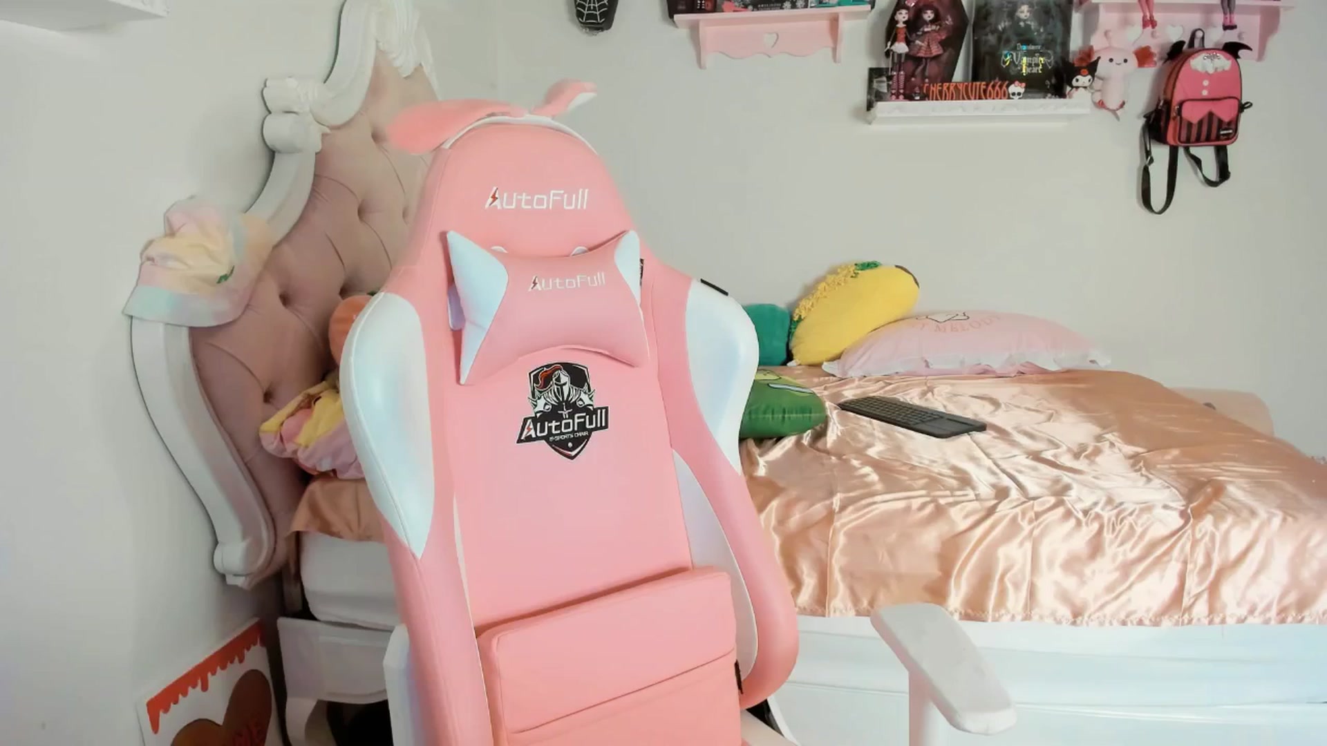 Gallery image thumbnail from Cherrycute666's myfreecams stream on, 07/28/2025, 07:37 image 17 of 20