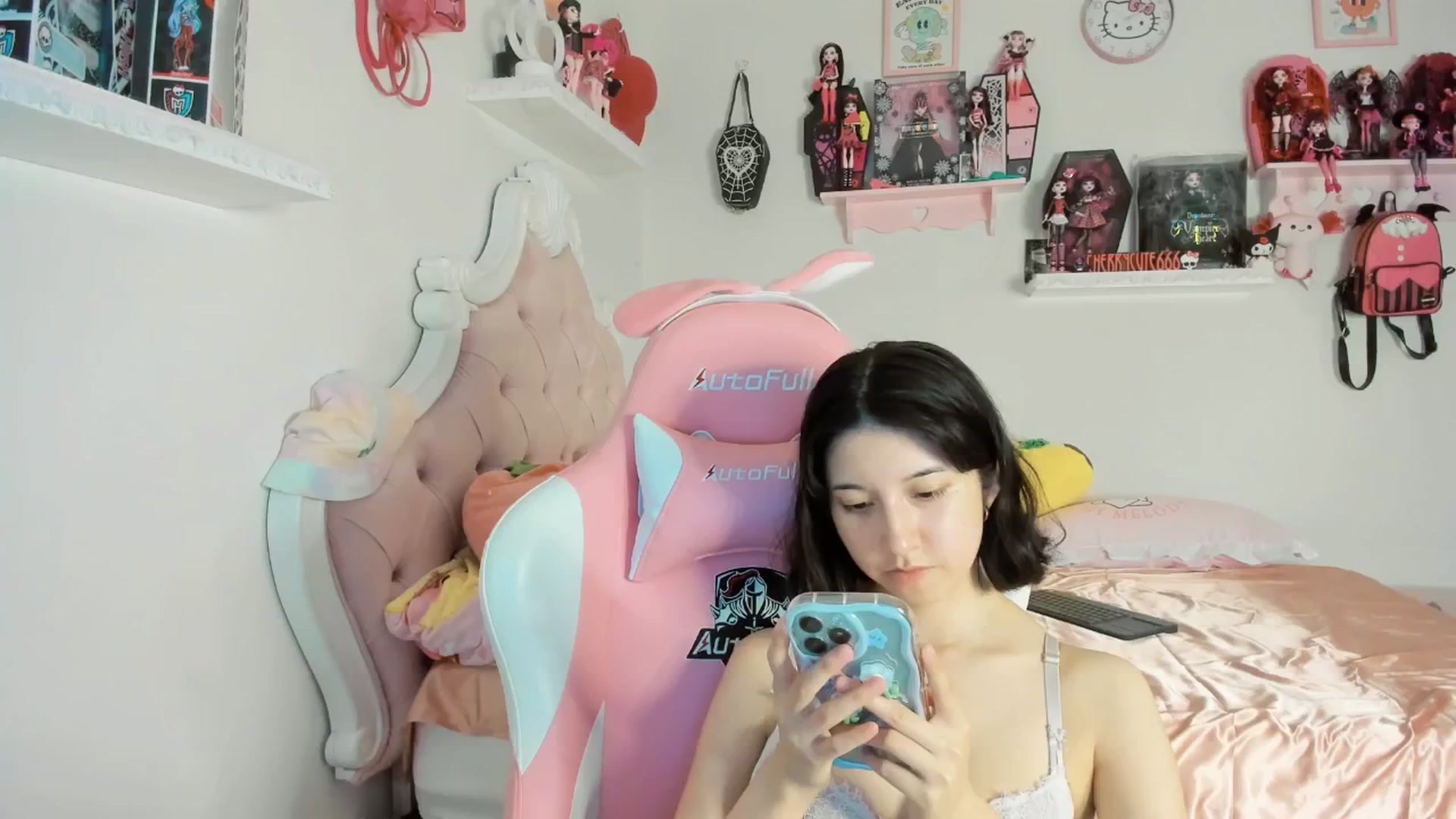 Gallery image thumbnail from Cherrycute666's myfreecams stream on, 07/28/2025, 07:37 image 8 of 20