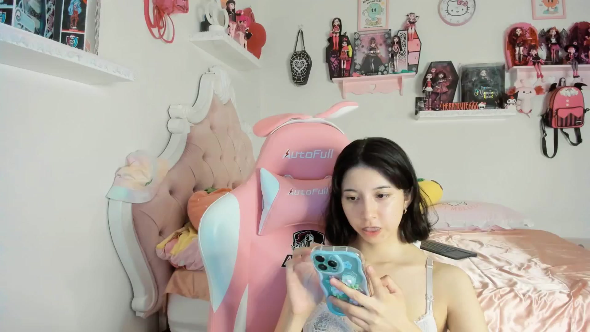 Gallery image thumbnail from Cherrycute666's myfreecams stream on, 07/28/2025, 07:37 image 5 of 20