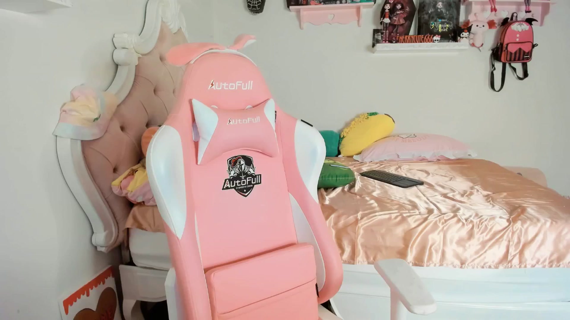 Gallery image thumbnail from Cherrycute666's myfreecams stream on, 07/28/2025, 07:37 image 18 of 20