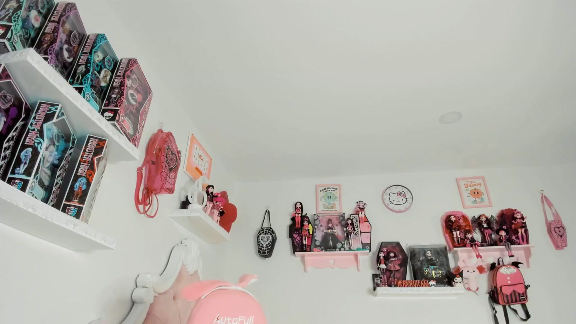 Gallery image thumbnail from Cherrycute666's myfreecams stream on, 07/28/2025, 07:37 image 19 of 20