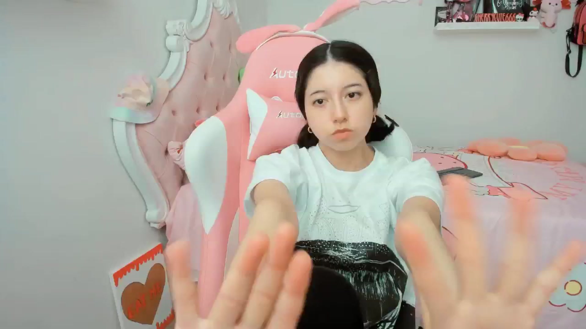 Gallery image thumbnail from Cherrycute666's myfreecams stream on, 07/31/2025, 18:21 image 14 of 20