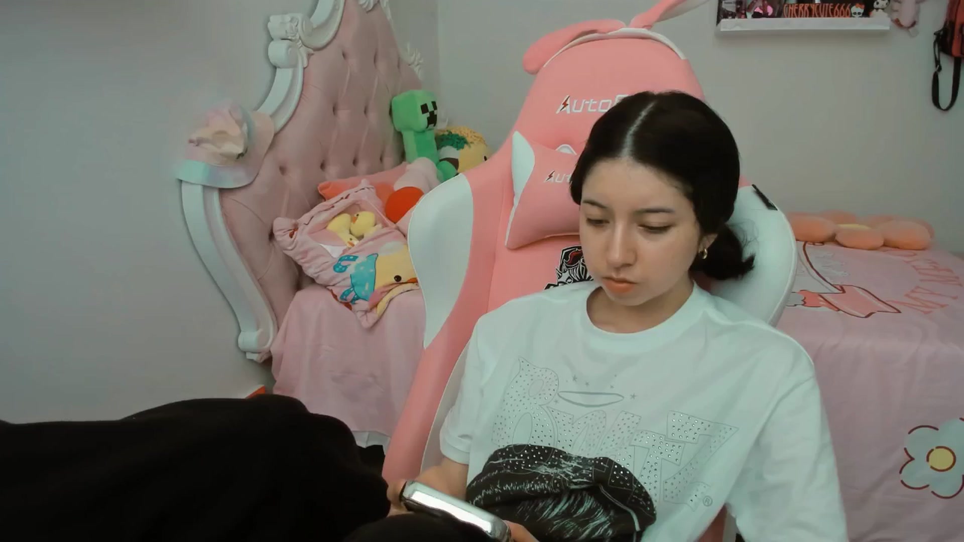 Gallery image thumbnail from Cherrycute666's myfreecams stream on, 07/31/2025, 18:21 image 8 of 20
