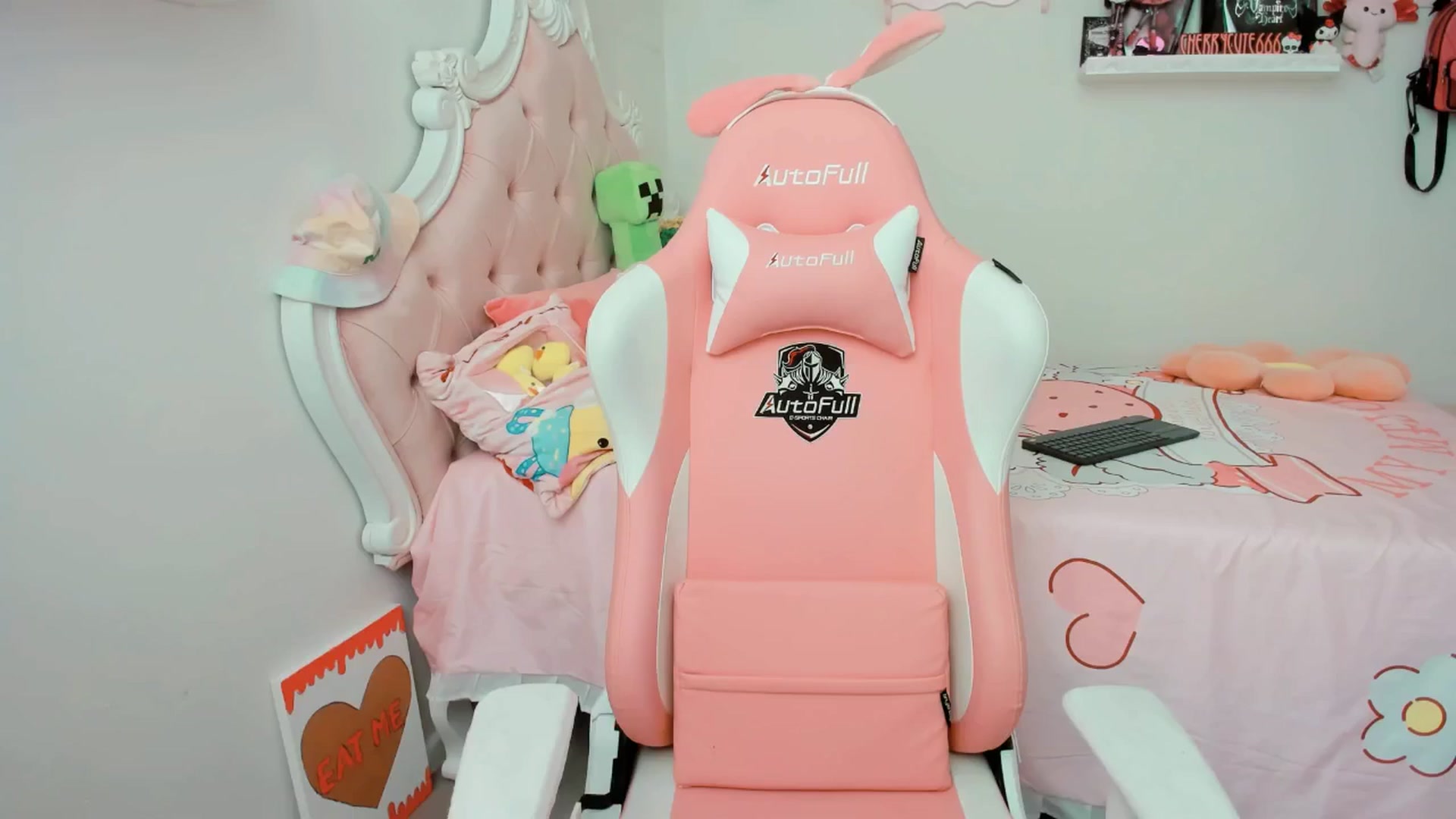 Gallery image thumbnail from Cherrycute666's myfreecams stream on, 07/31/2025, 18:21 image 17 of 20