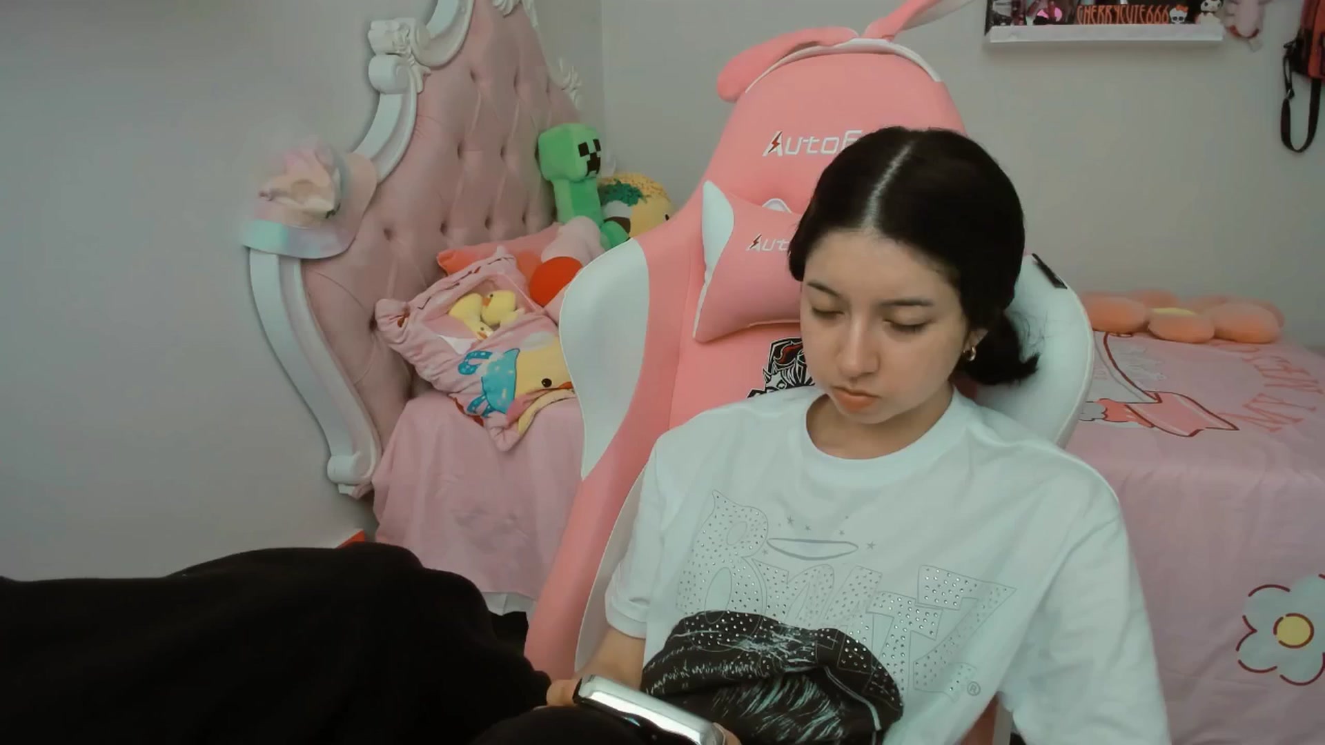 Gallery image thumbnail from Cherrycute666's myfreecams stream on, 07/31/2025, 18:21 image 9 of 20