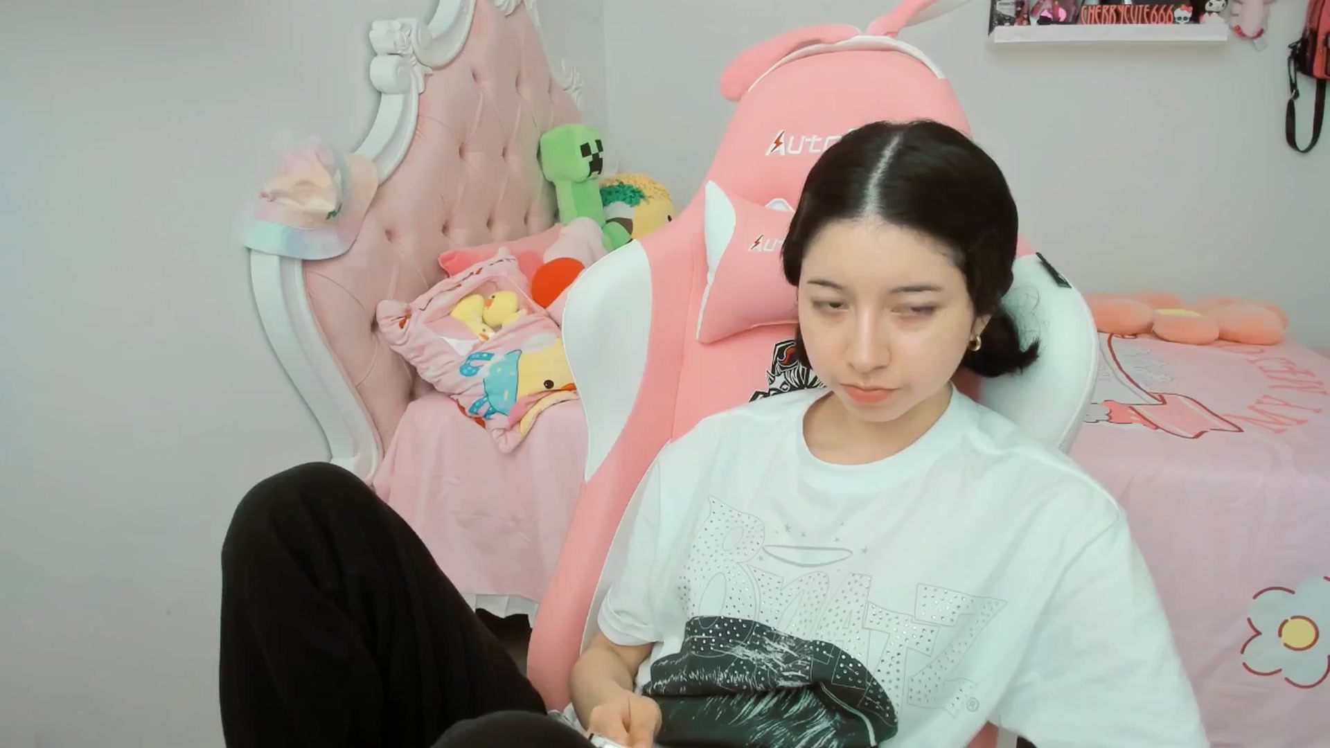 Gallery image thumbnail from Cherrycute666's myfreecams stream on, 07/31/2025, 18:21 image 11 of 20