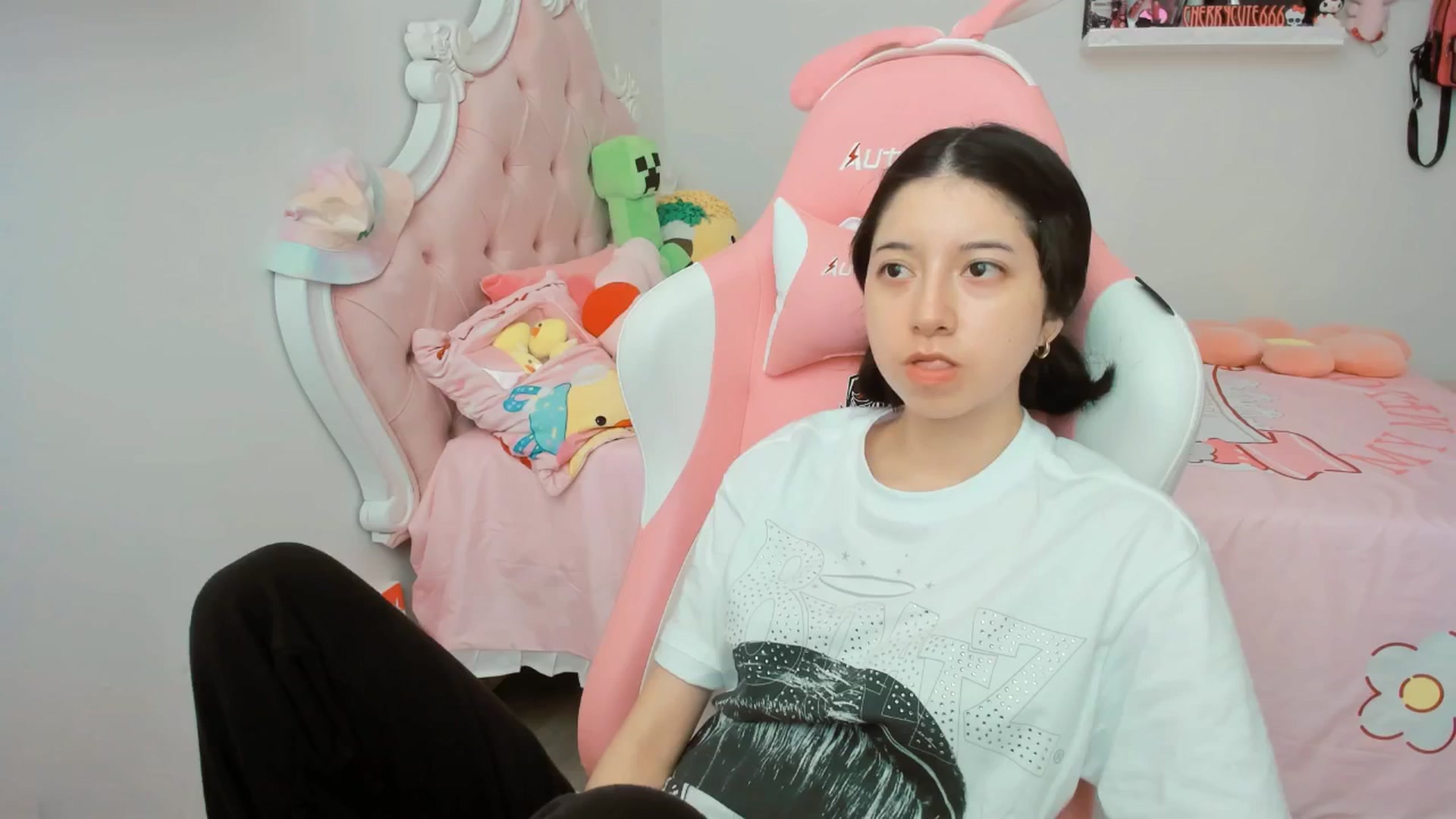 Gallery image thumbnail from Cherrycute666's myfreecams stream on, 07/31/2025, 18:21 image 7 of 20