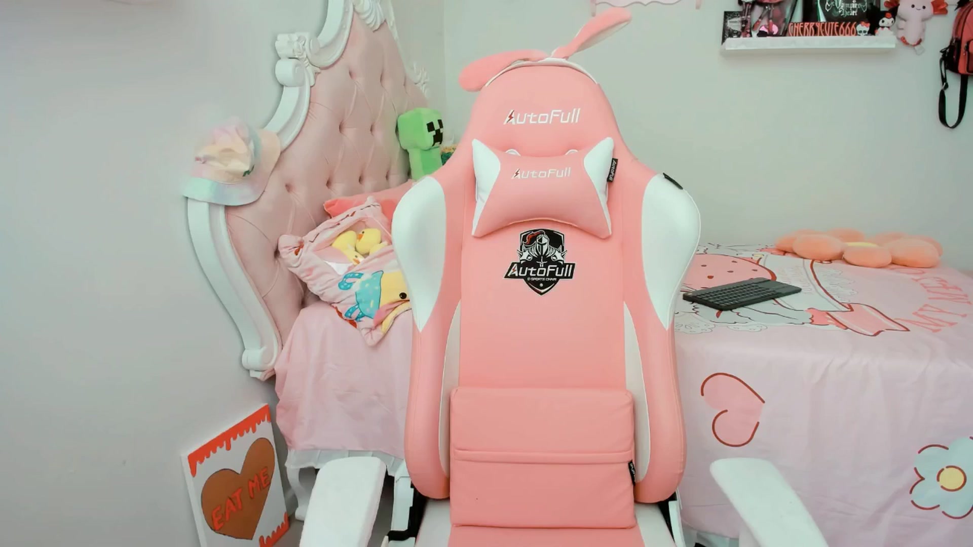 Gallery image thumbnail from Cherrycute666's myfreecams stream on, 07/31/2025, 18:21 image 15 of 20