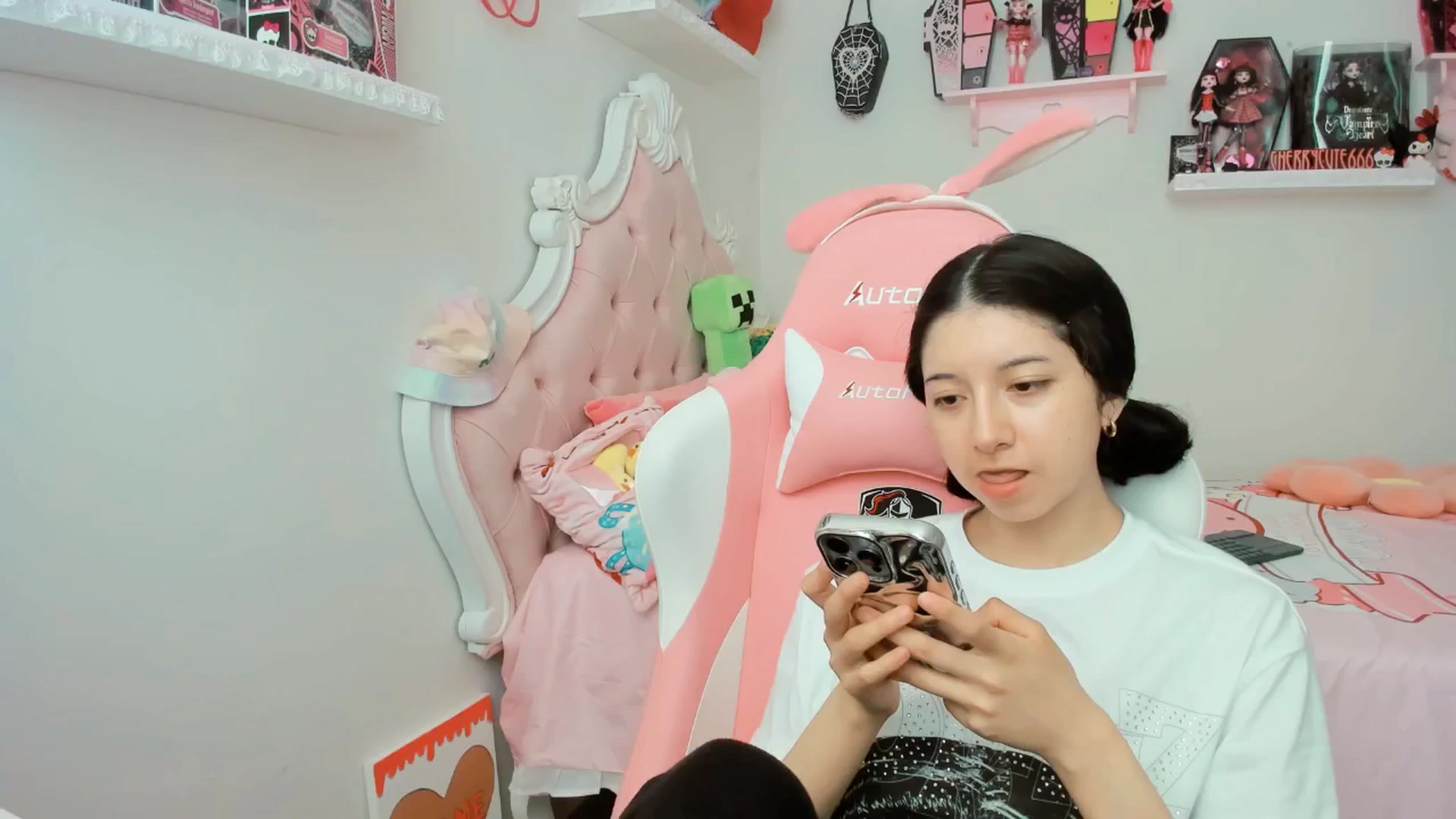 Gallery image thumbnail from Cherrycute666's myfreecams stream on, 07/31/2025, 18:21 image 2 of 20