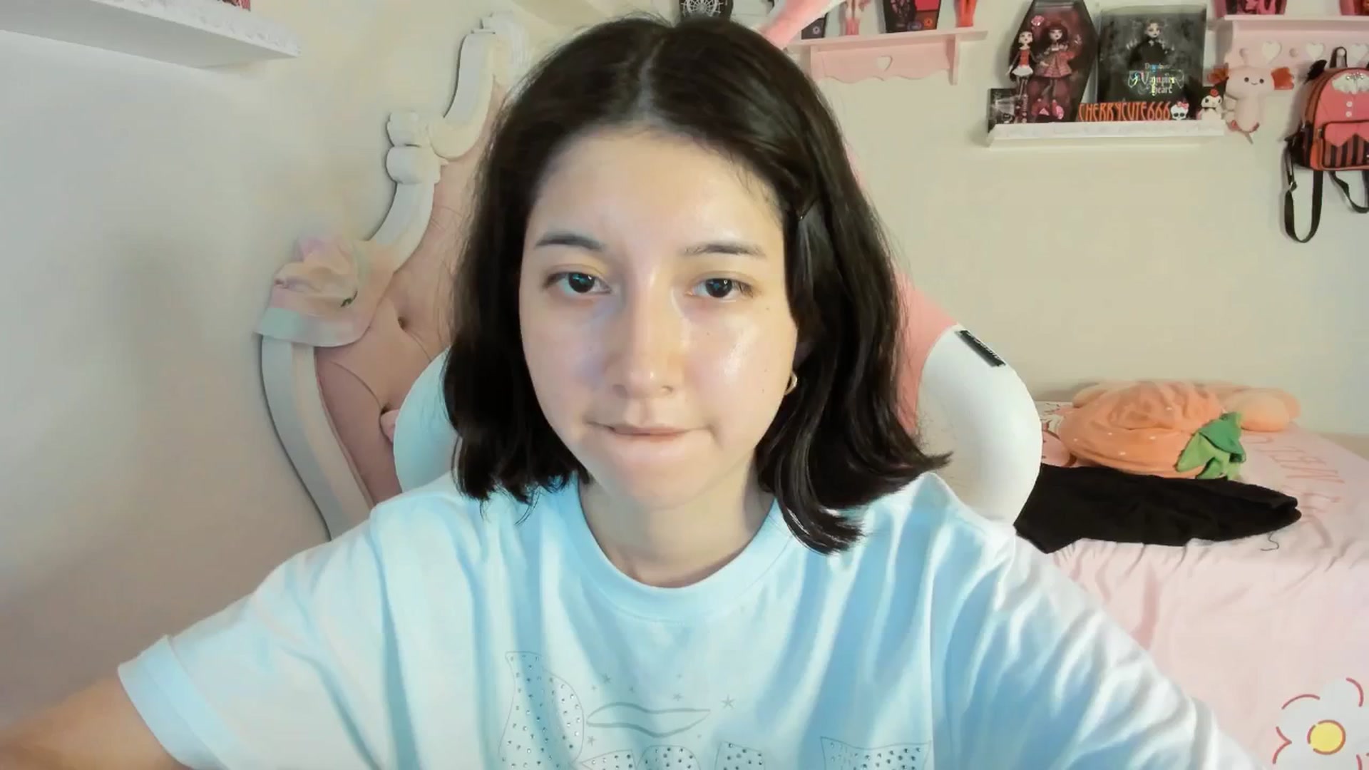 Gallery image thumbnail from Cherrycute666's myfreecams stream on, 08/01/2025, 02:38 image 7 of 20
