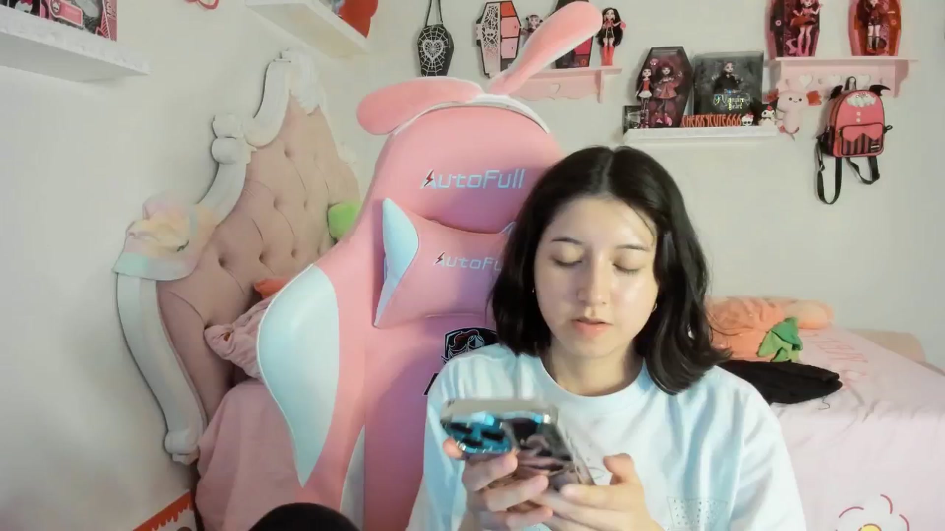 Gallery image thumbnail from Cherrycute666's myfreecams stream on, 08/01/2025, 02:38 image 18 of 20