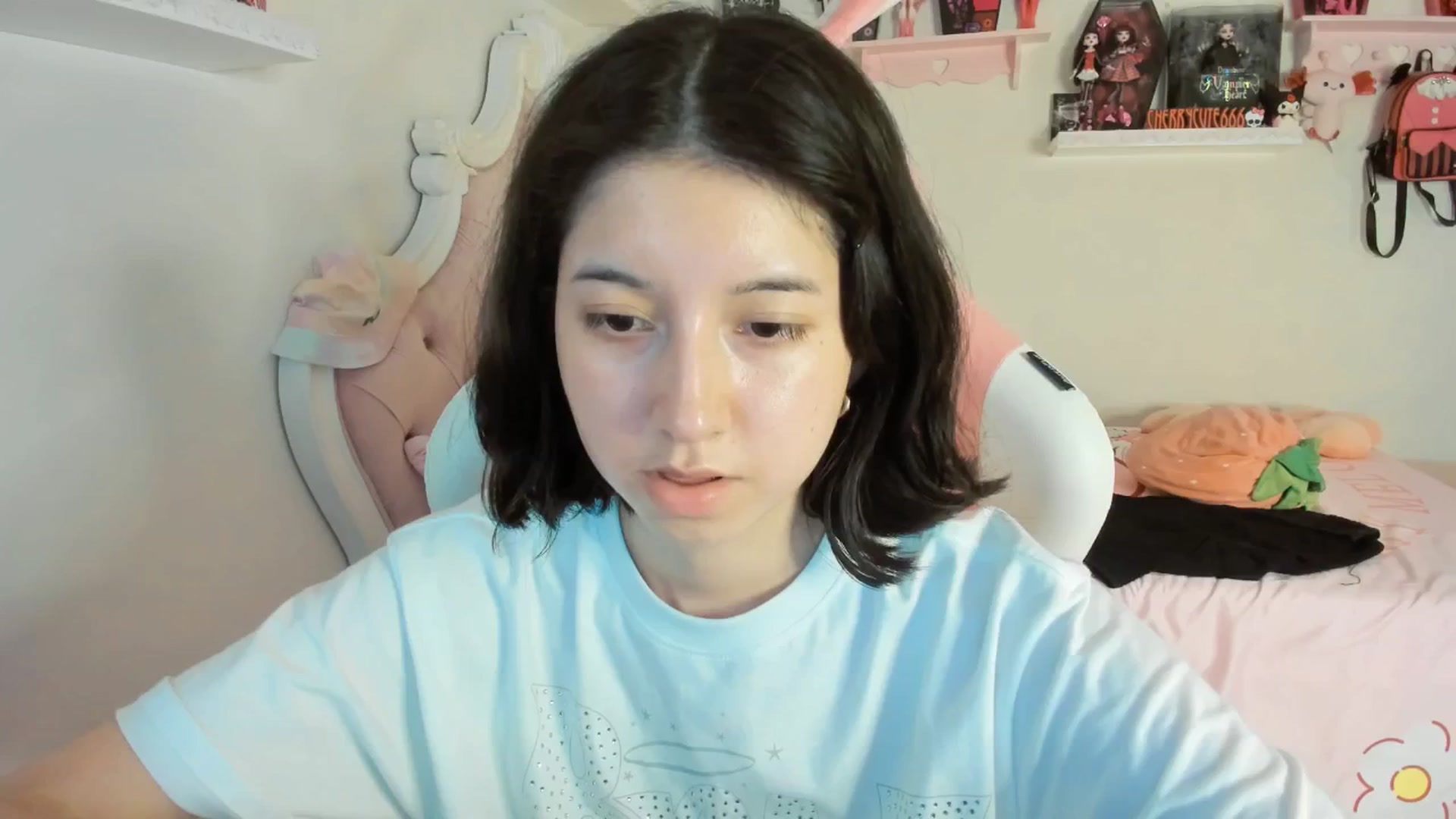 Gallery image thumbnail from Cherrycute666's myfreecams stream on, 08/01/2025, 02:38 image 6 of 20