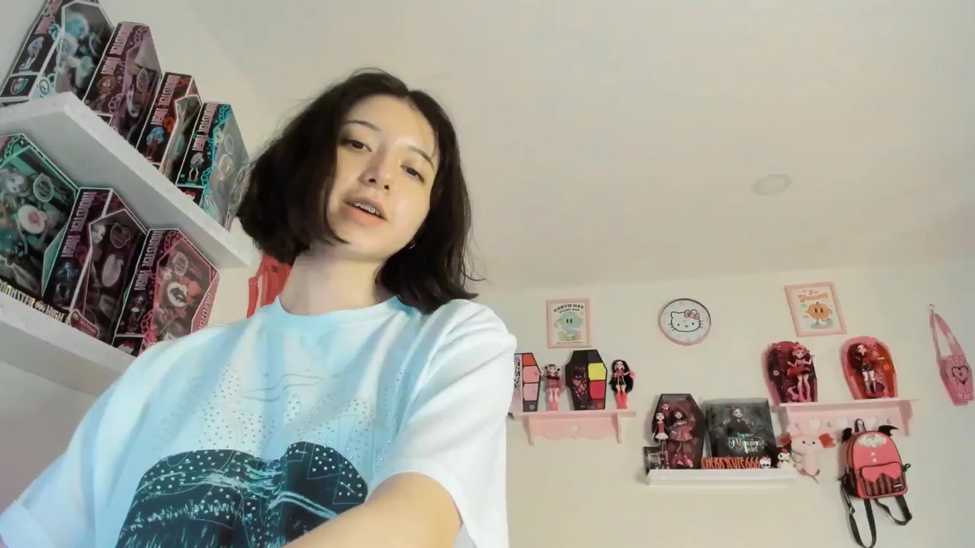 Gallery image thumbnail from Cherrycute666's myfreecams stream on, 08/01/2025, 02:38 image 1 of 20
