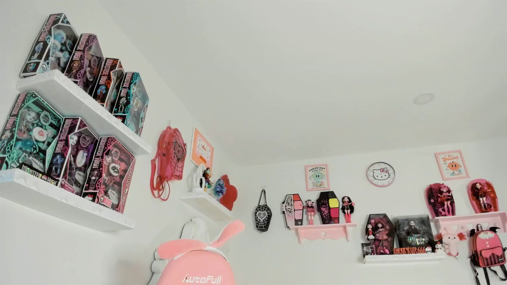 Gallery image thumbnail from Cherrycute666's myfreecams stream on, 08/01/2025, 02:38 image 11 of 20