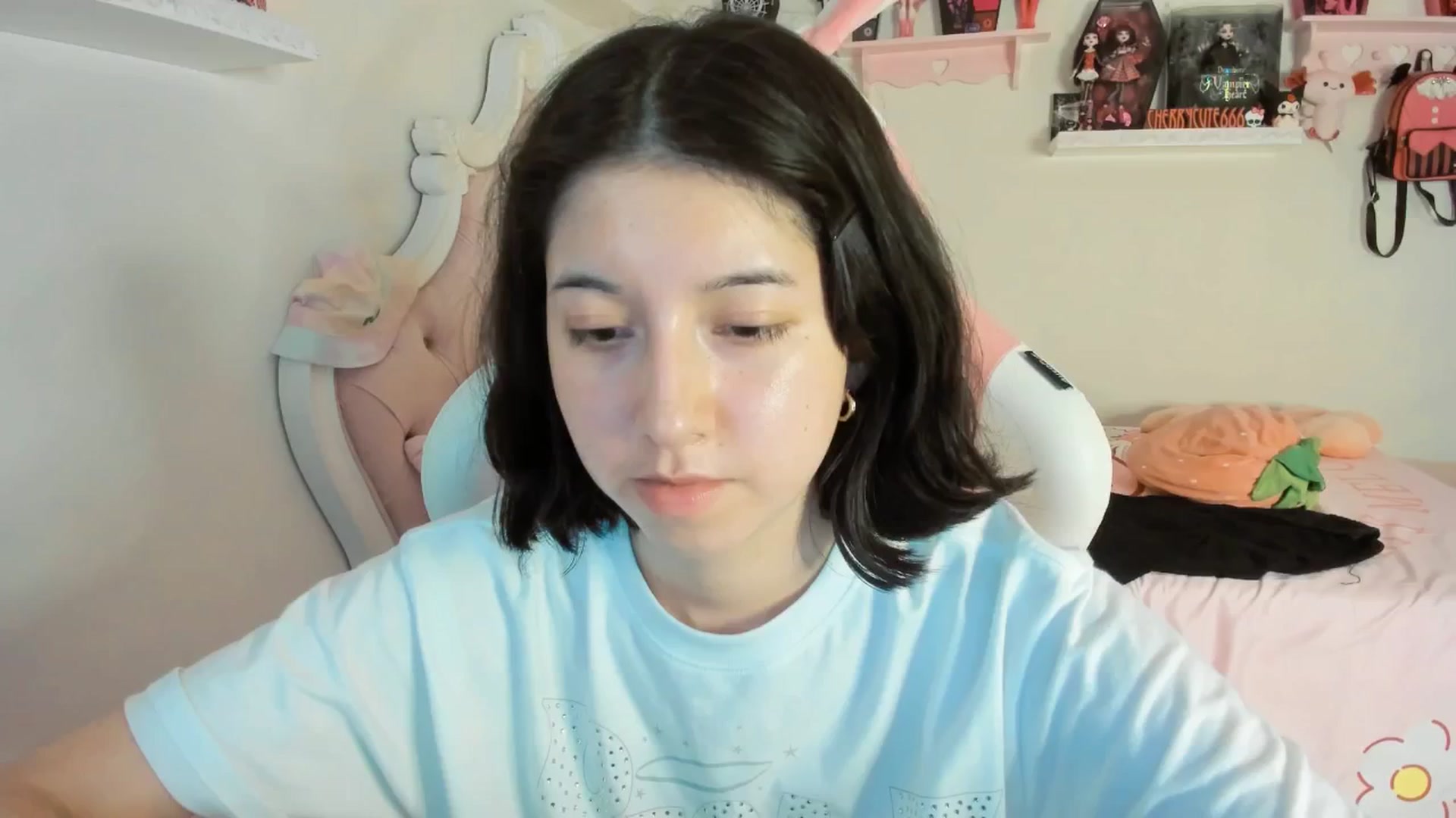 Gallery image thumbnail from Cherrycute666's myfreecams stream on, 08/01/2025, 02:38 image 8 of 20