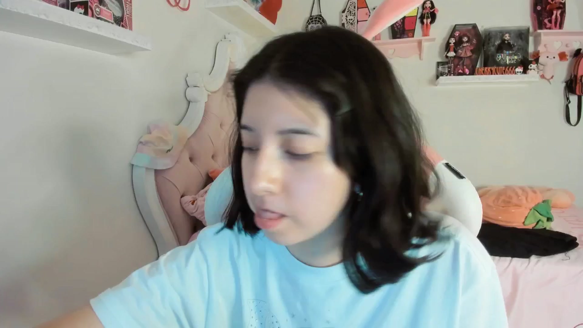Gallery image thumbnail from Cherrycute666's myfreecams stream on, 08/01/2025, 02:38 image 16 of 20