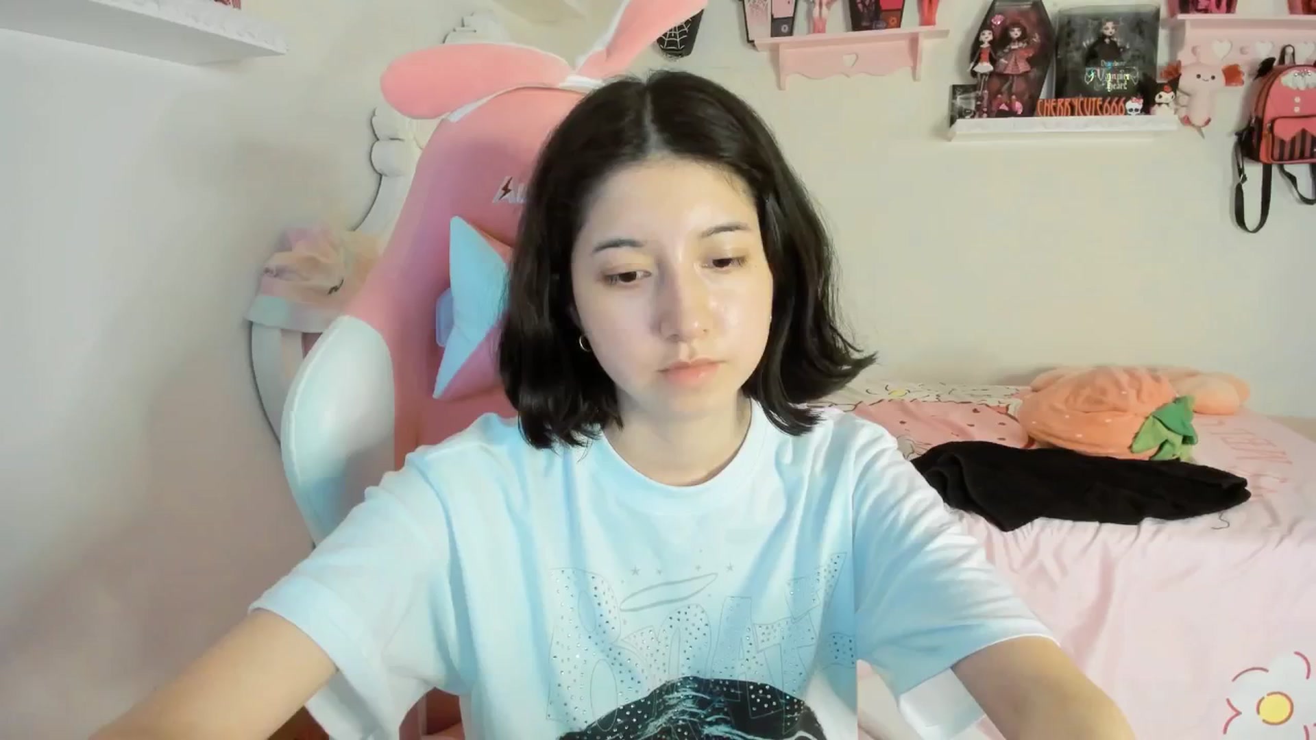 Gallery image thumbnail from Cherrycute666's myfreecams stream on, 08/01/2025, 02:38 image 9 of 20