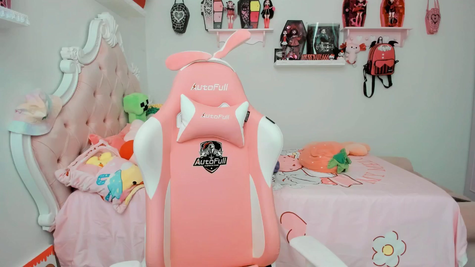 Gallery image thumbnail from Cherrycute666's myfreecams stream on, 08/01/2025, 23:31 image 19 of 20