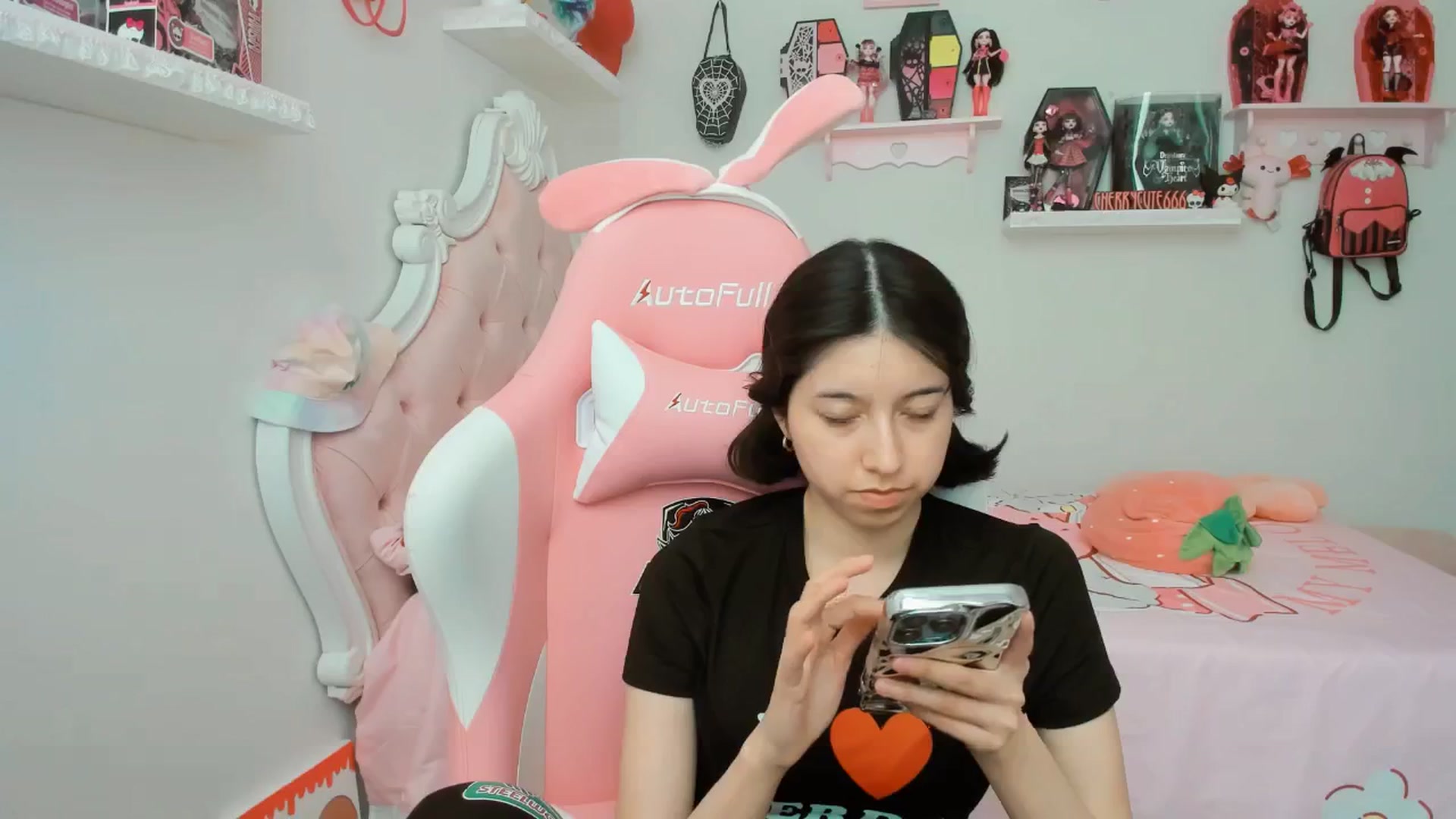Gallery image thumbnail from Cherrycute666's myfreecams stream on, 08/01/2025, 23:31 image 9 of 20