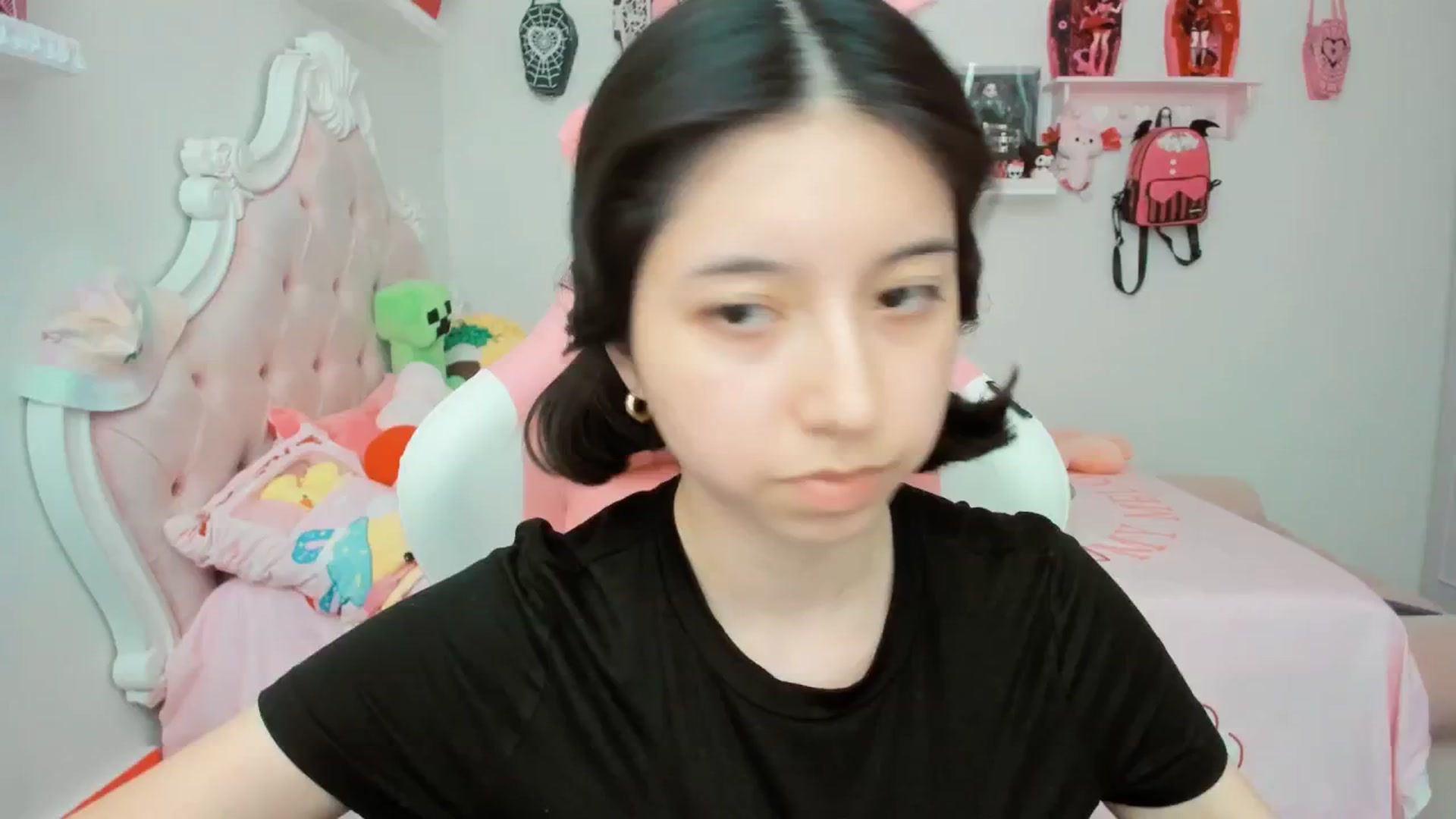 Gallery image thumbnail from Cherrycute666's myfreecams stream on, 08/01/2025, 23:31 image 20 of 20